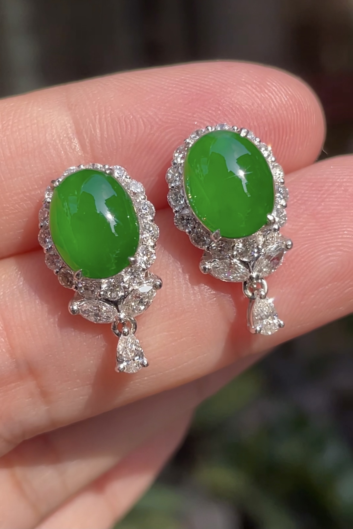 ️大件饱满， 通透水润，玉质细腻，翠色鲜艳，18k金奢华钻石镶嵌，9.5-7.5-3