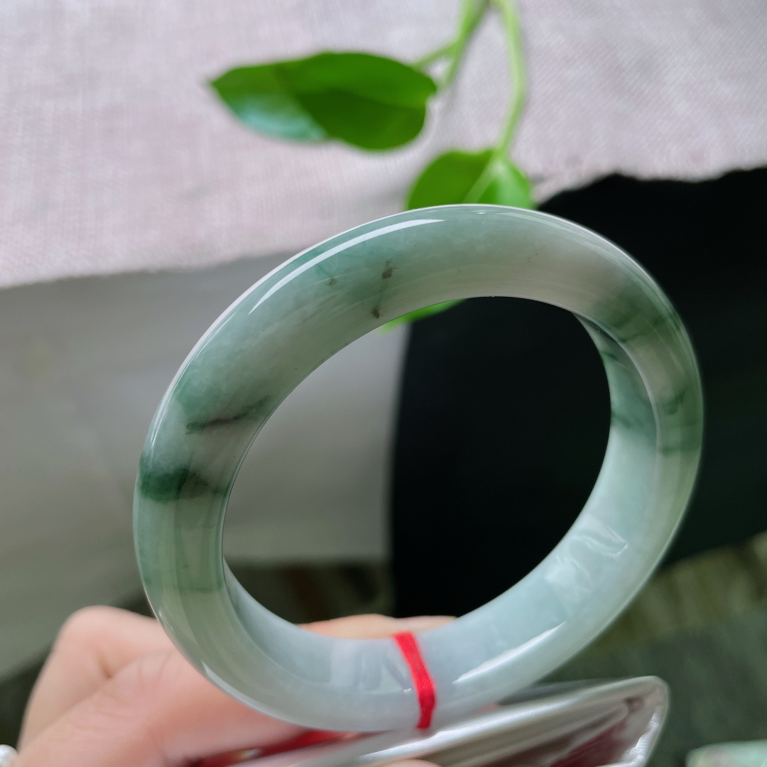 55.7/12.7/8.9飘花正圈，水润细腻，婉间生辉，贵气，无裂，ss55063a