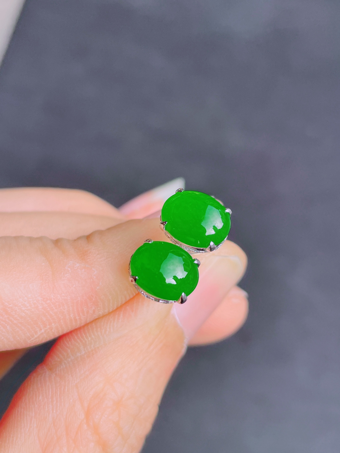 ️超值，高冰绿蛋面耳钉 晶莹剔透，新颖时尚，无裂，9-7-4