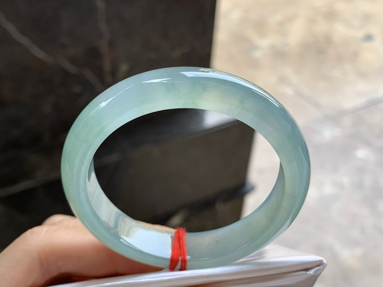 50.5-11.5-7.3

冰蓝底手镯^_^