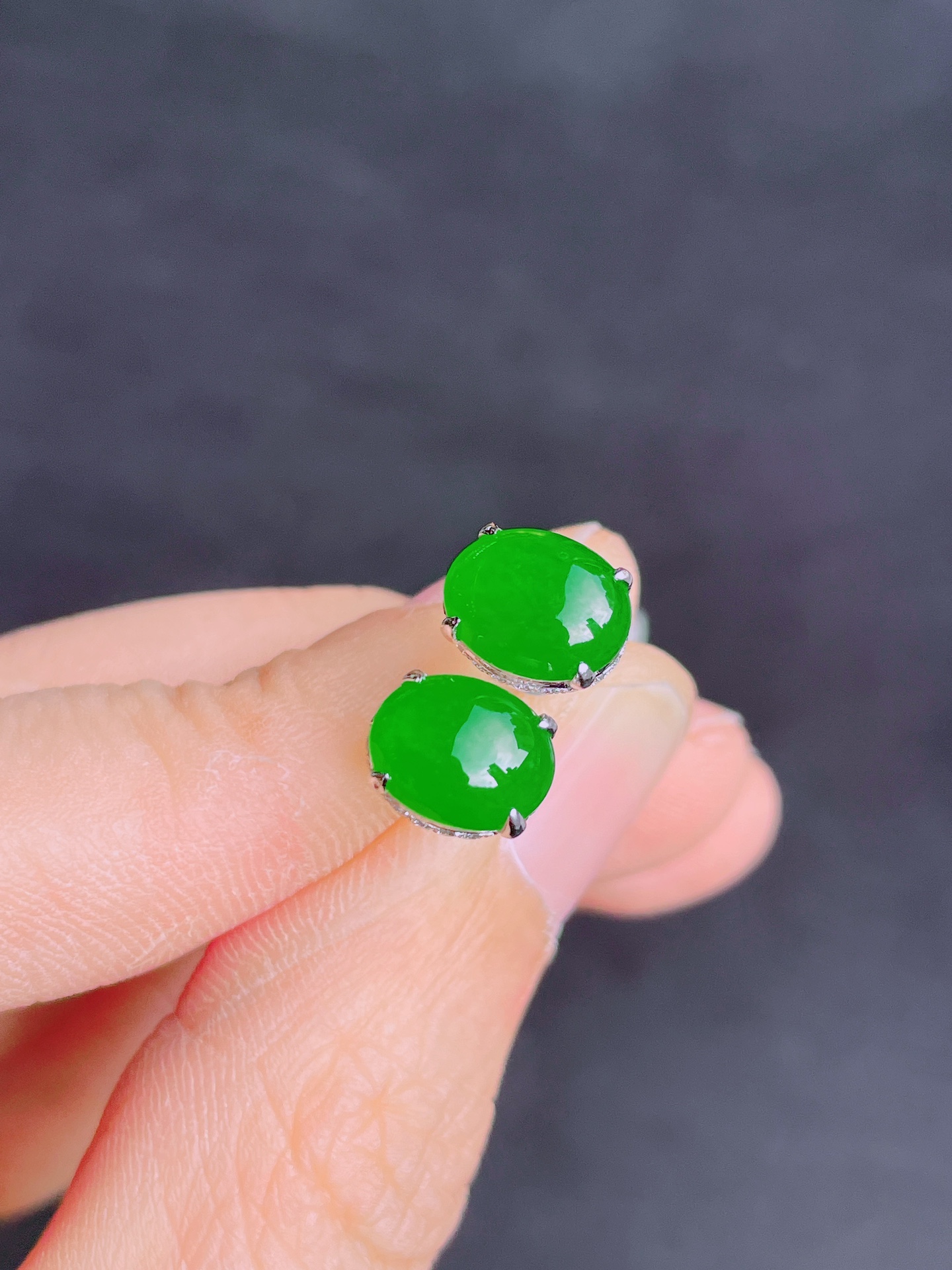 ️超值，高冰绿蛋面耳钉 晶莹剔透，新颖时尚，无裂，9-7-4