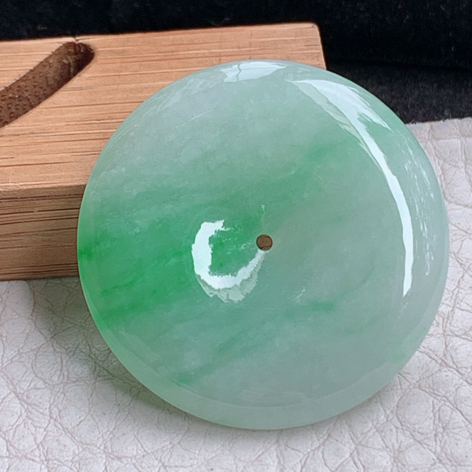 zz3实拍33.3*5.5天然缅甸翡翠飘绿花平安扣吊坠 复古时尚玉扣