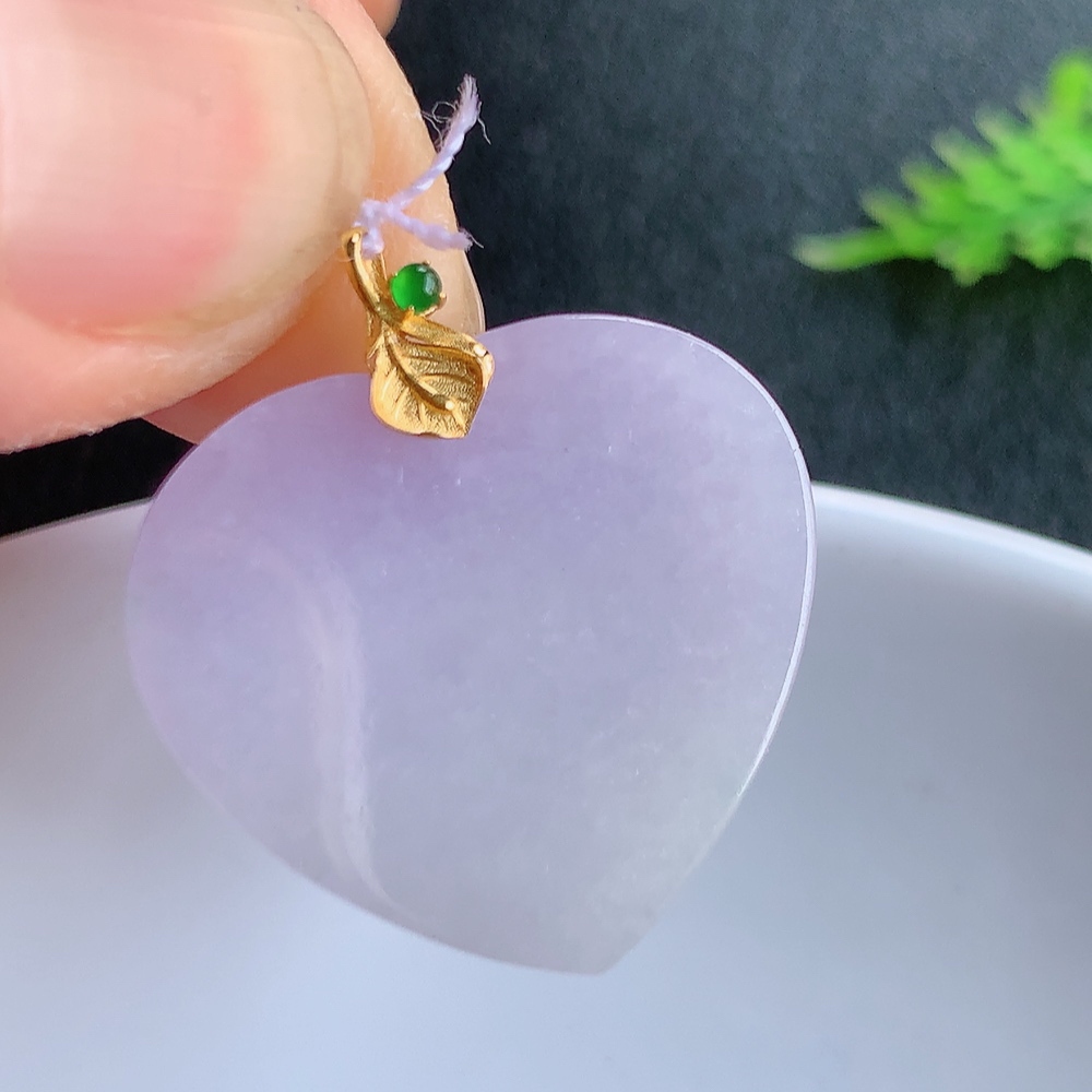 18k金镶嵌冰润紫罗兰心形吊坠 玉质细腻 色泽清新艳丽 W415.18   整体尺寸：25.2-22