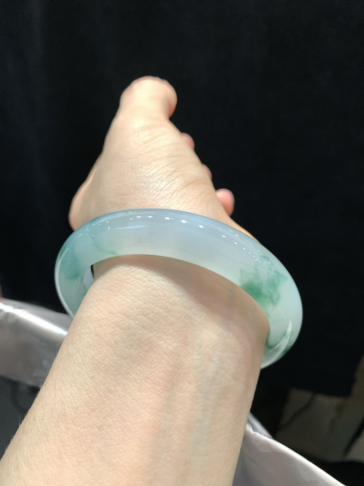 尺寸55.9/12.4/8.2，冰飘花手镯
水润细腻 清新甜美