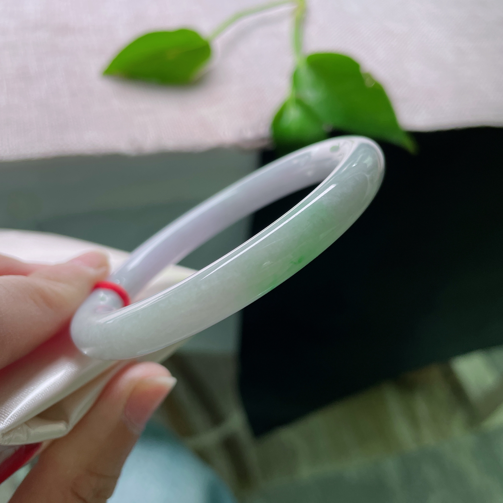 56/8.4紫罗兰圆条，阳绿点缀，俏丽多姿，水润细腻，棉线纹..