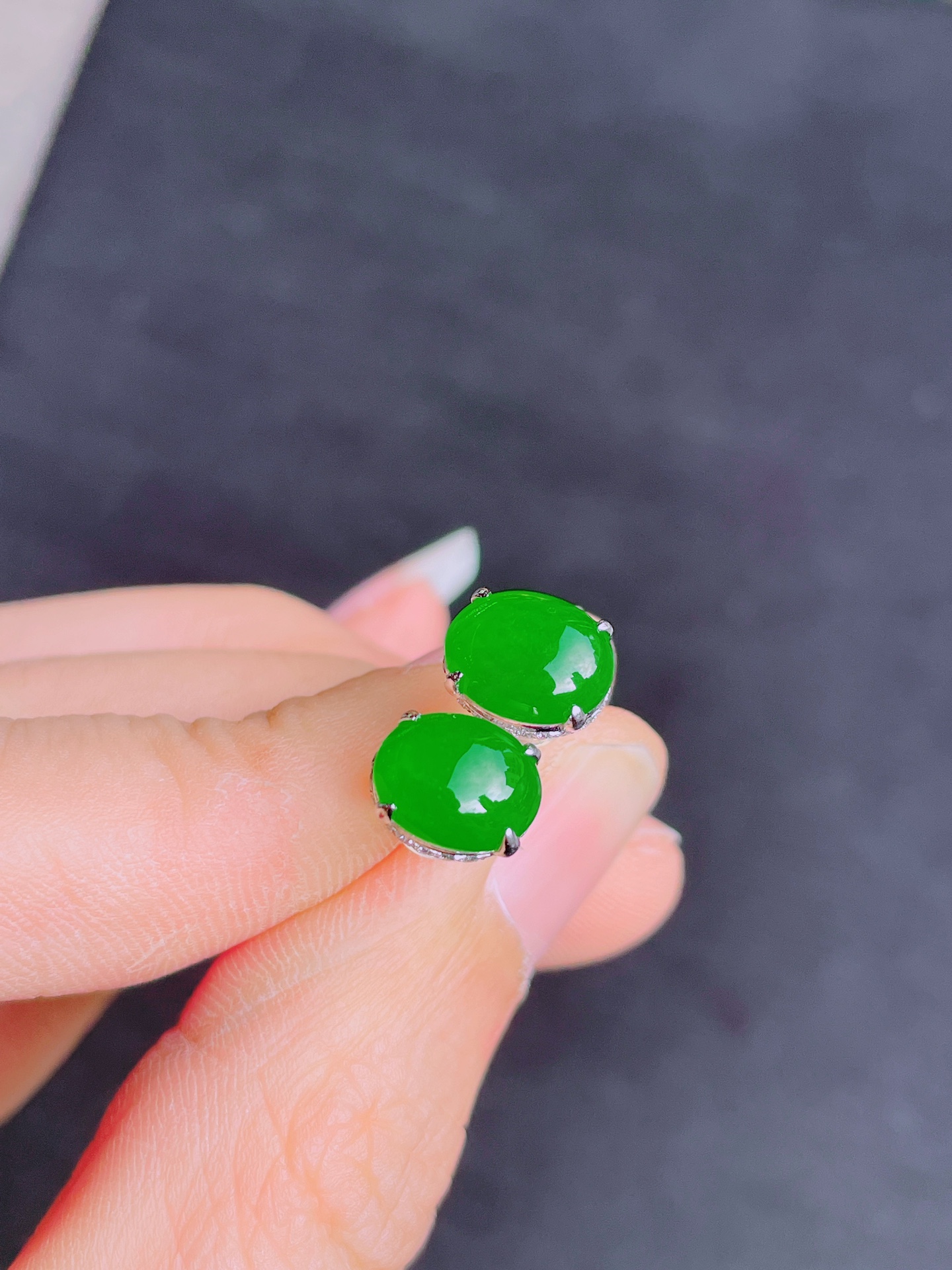 ️超值，高冰绿蛋面耳钉 晶莹剔透，新颖时尚，无裂，9-7-4