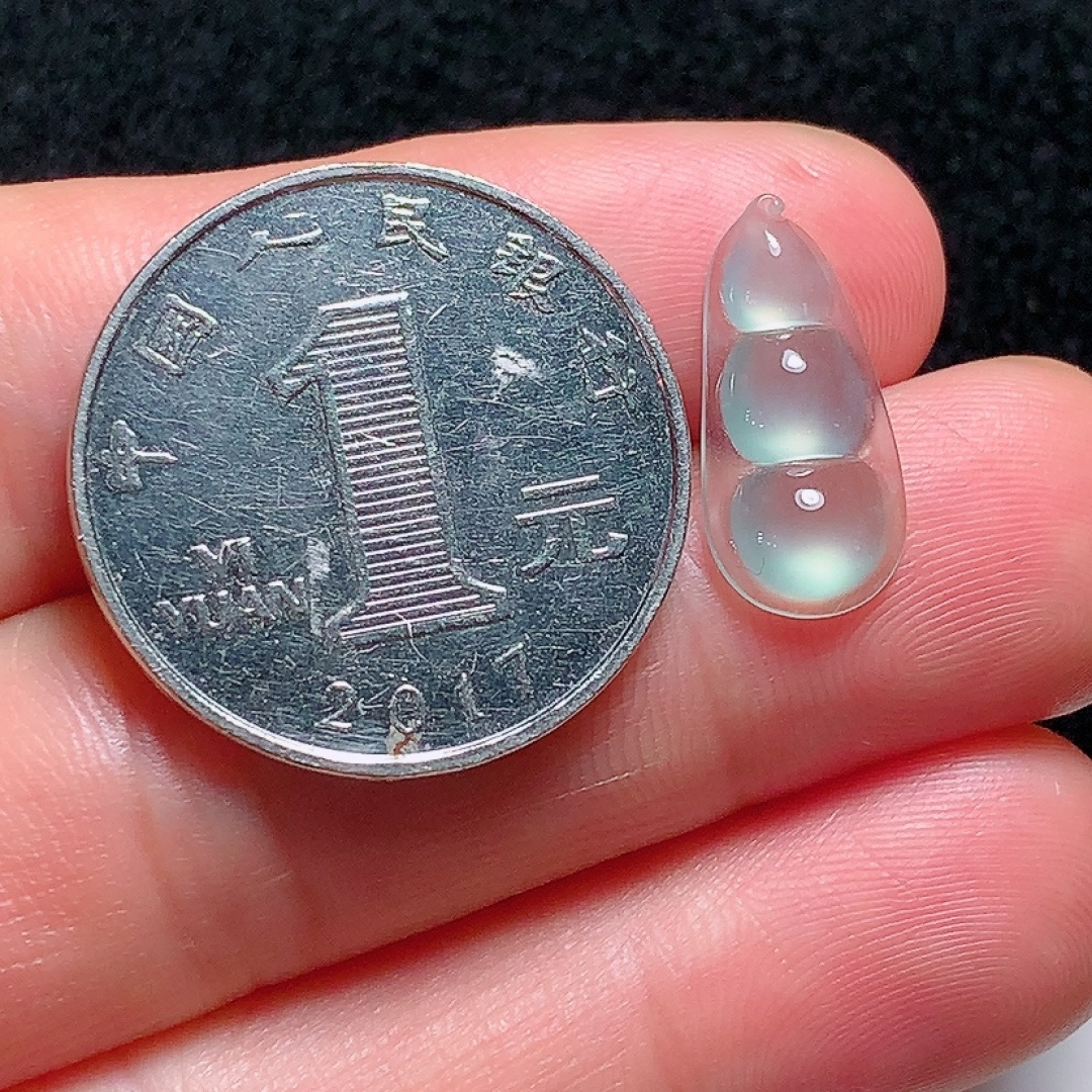 ️冰种小福豆，种老水头好，又冰又润，饱满无裂，尺寸：17.5/8.5/3.2mm，ss