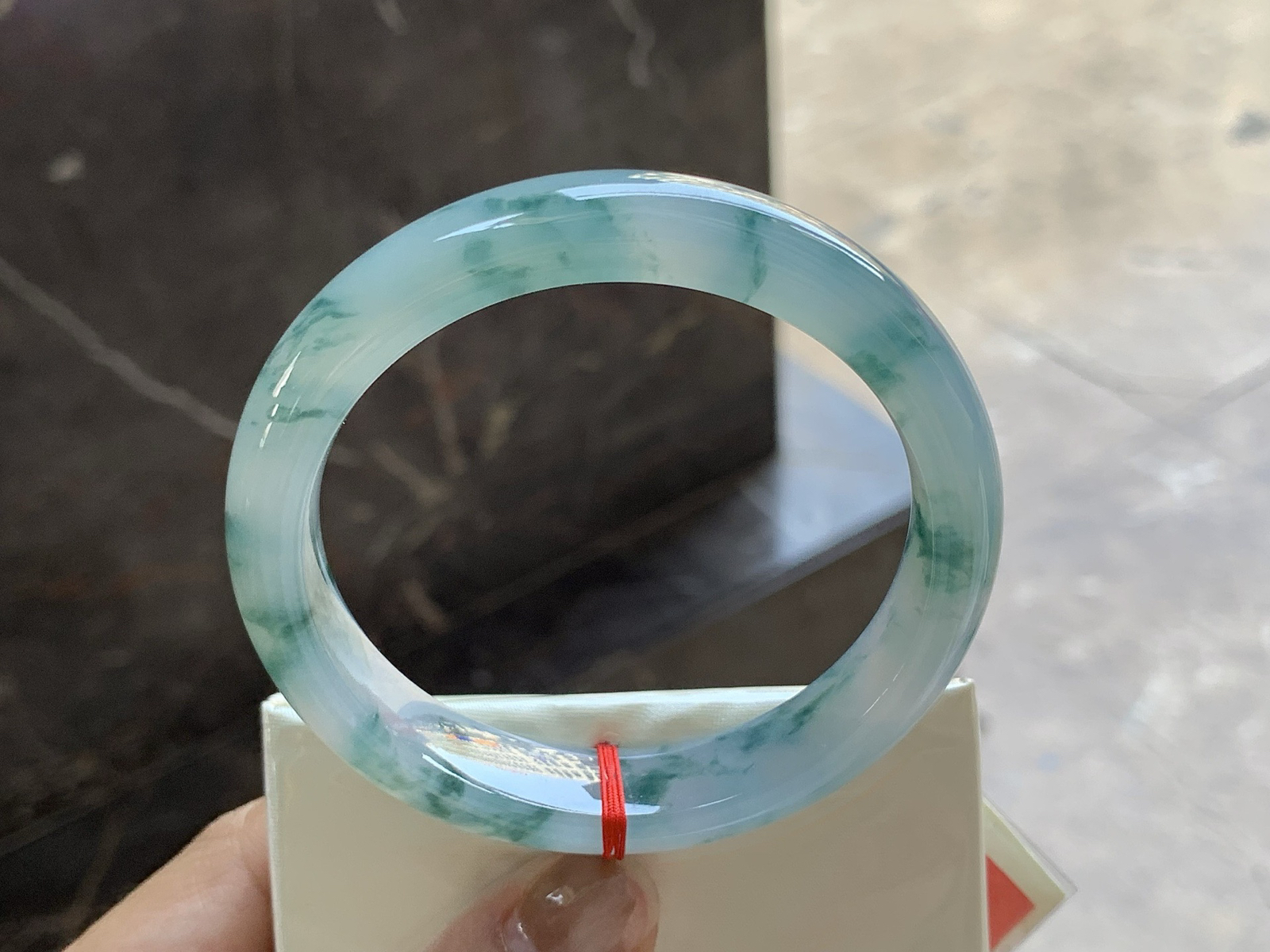 55.5-11.8-8.2

飘花手镯^_^满花细腻，实物更好看