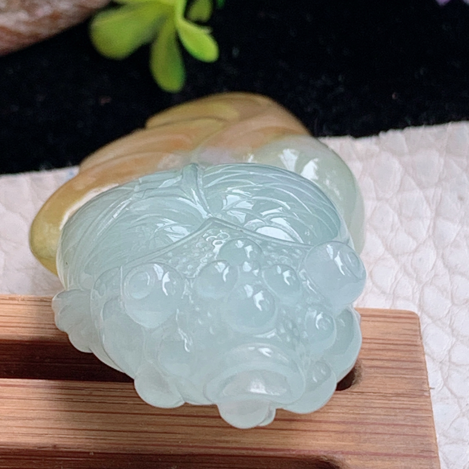 zz3实拍61*29.5*13.8天然缅甸翡翠冰透黄翡双彩金鱼吊坠年年有鱼