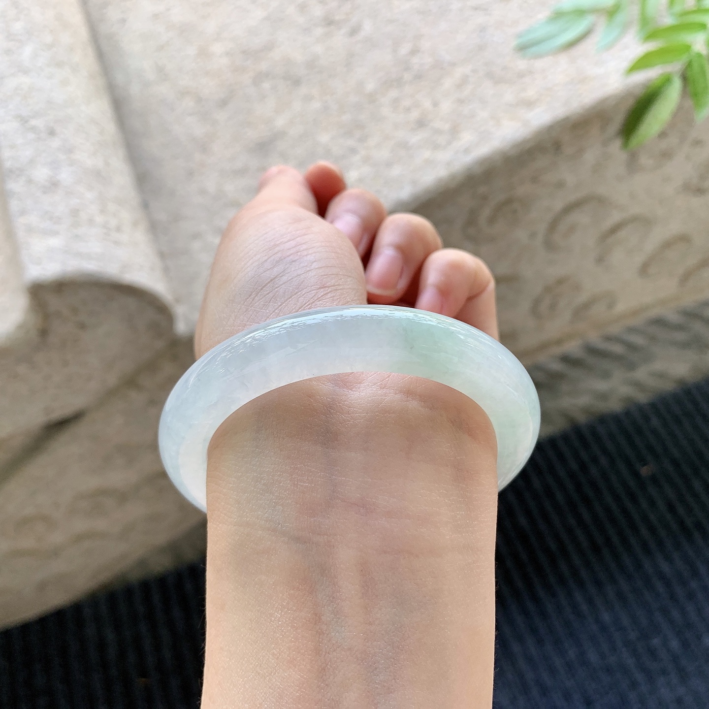 正圈53 54 圈口54.5/10/9 编码FL042005 糯冰底色，水润，种老，细腻，打灯有纹线
