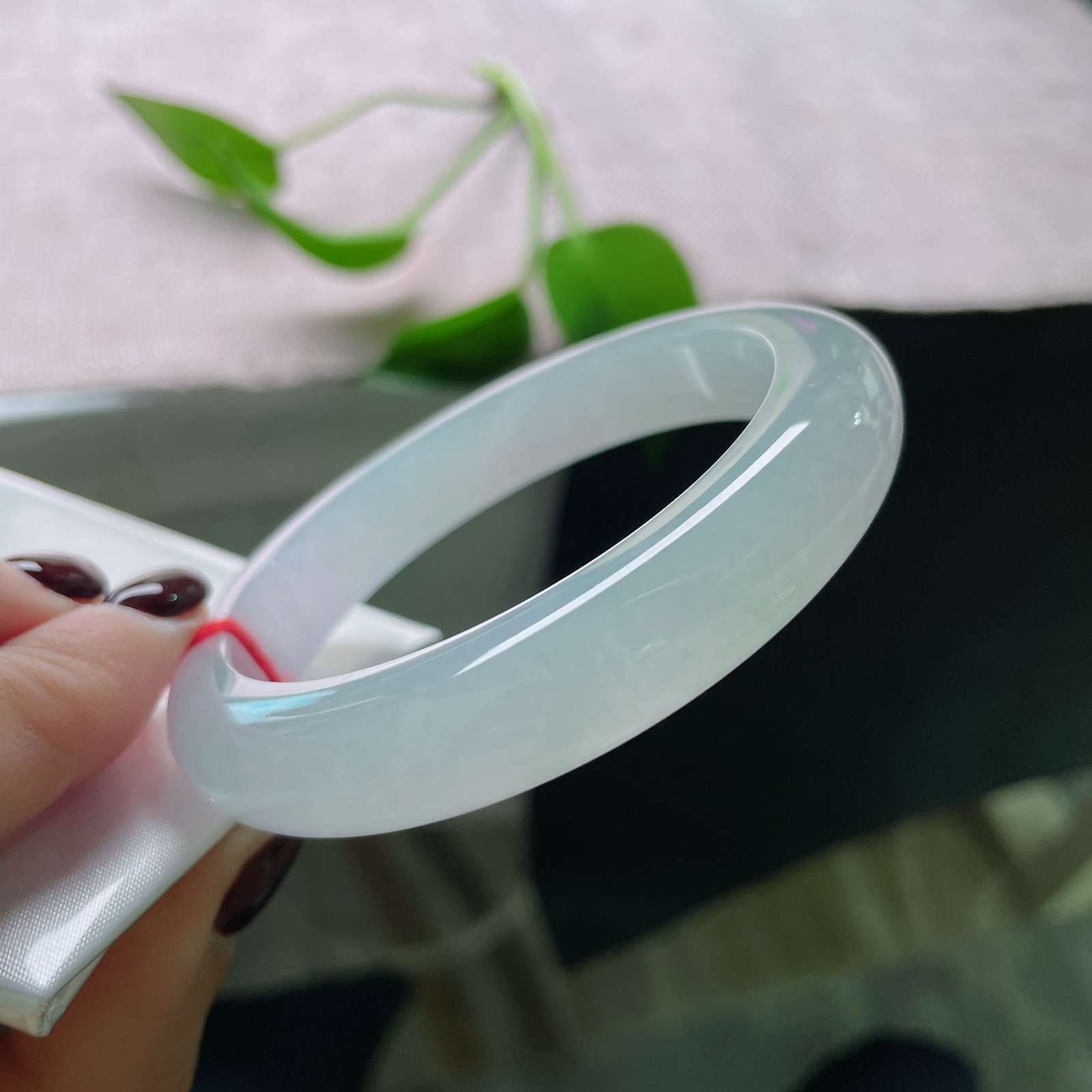 56.3/11.6/8.8，冰晴底正圈，腕上一轮冰月，映得出红尘，却不染尘..