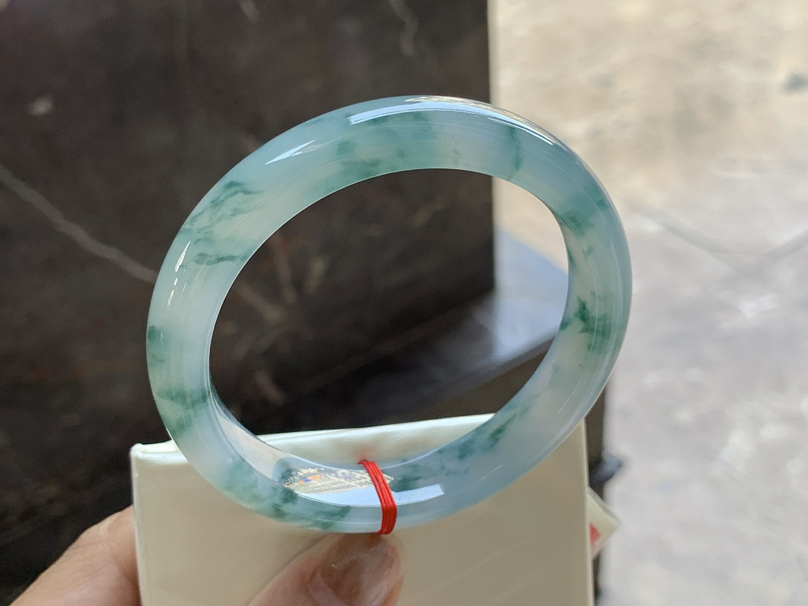 55.5-11.8-8.2

飘花手镯^_^满花细腻，实物更好看