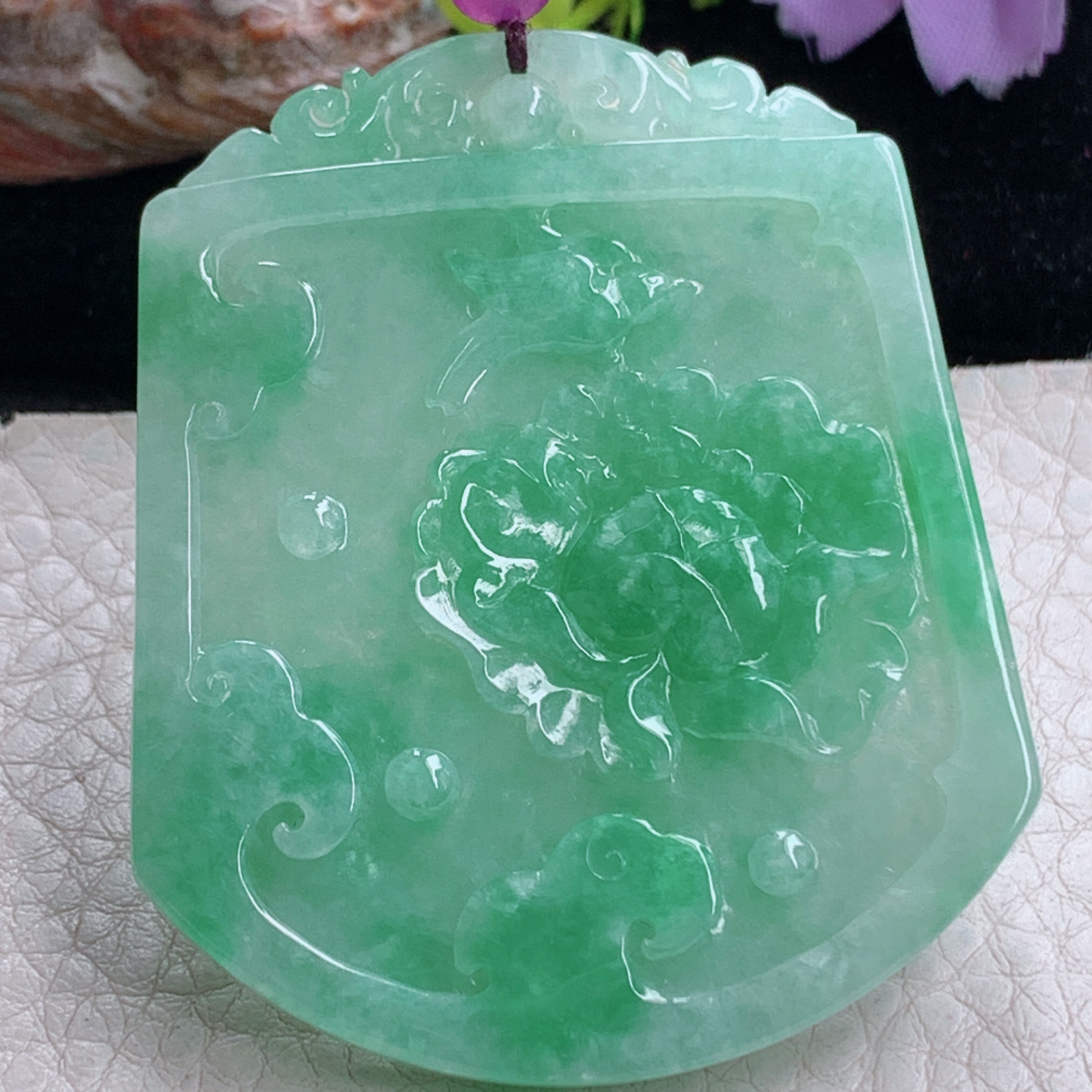 zz3实拍55*45.6*6天然缅甸翡翠双面精雕花开富贵吊坠浅绿国色天香毛衣坠