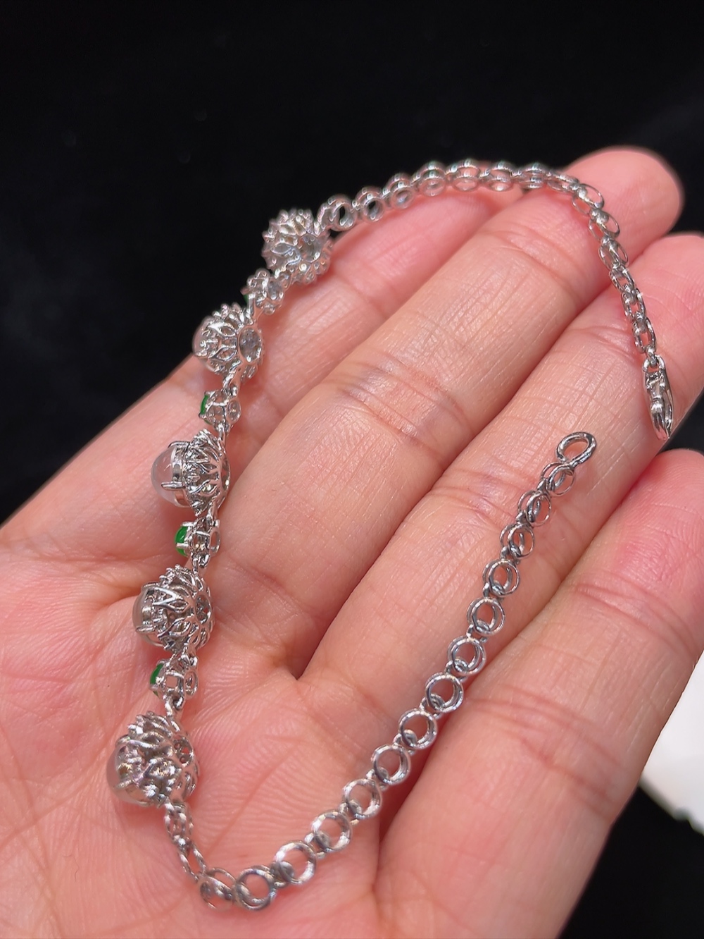 ️高冰，手链，大件饱满，通透水润，玉质细腻，翠色鲜艳，18k金奢华钻石镶嵌，5.8-5.7-3.5