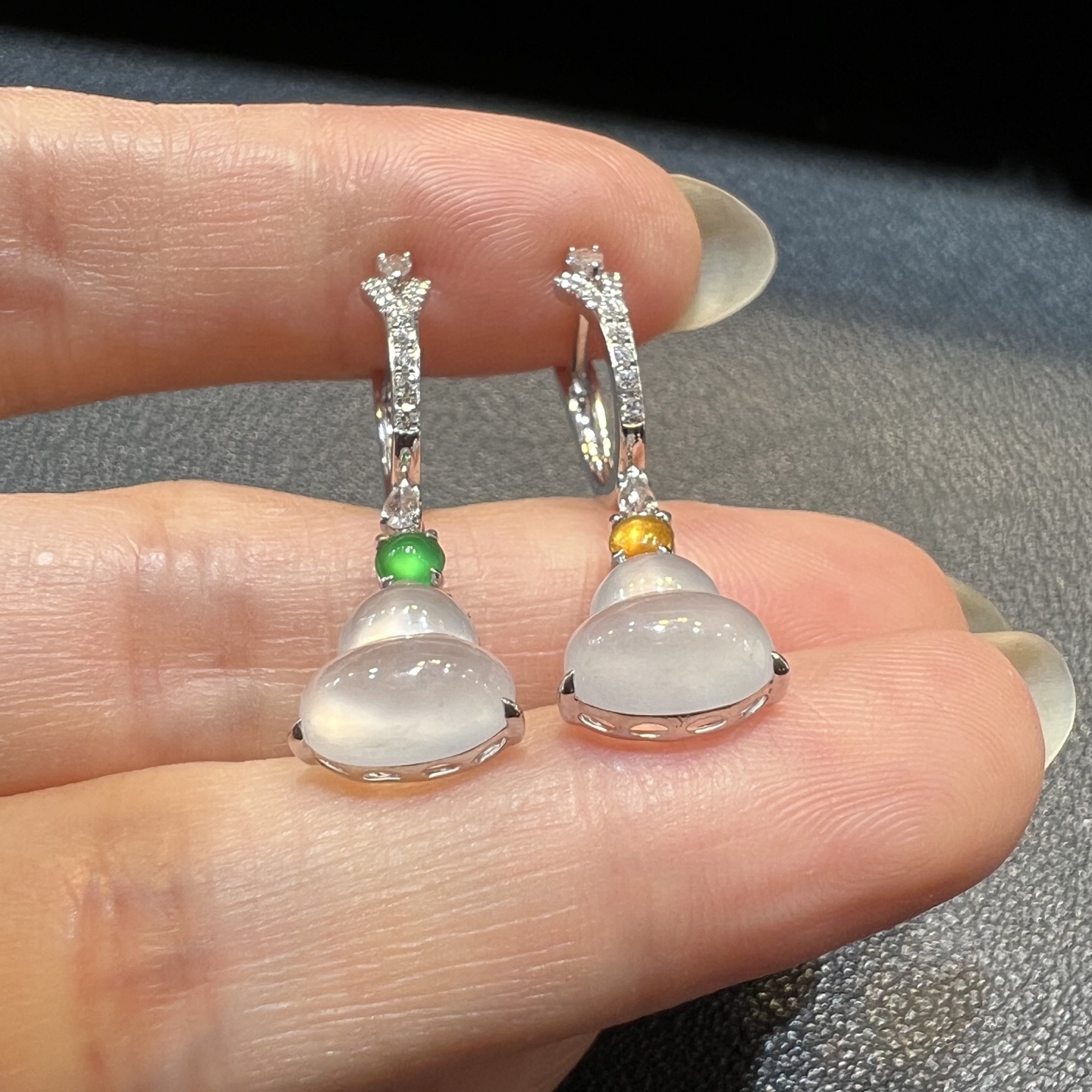 ️18k金钻石镶嵌冰种起光翡翠白冰葫芦耳包耳坠天然缅甸翡翠A货，29-9.6-5.2