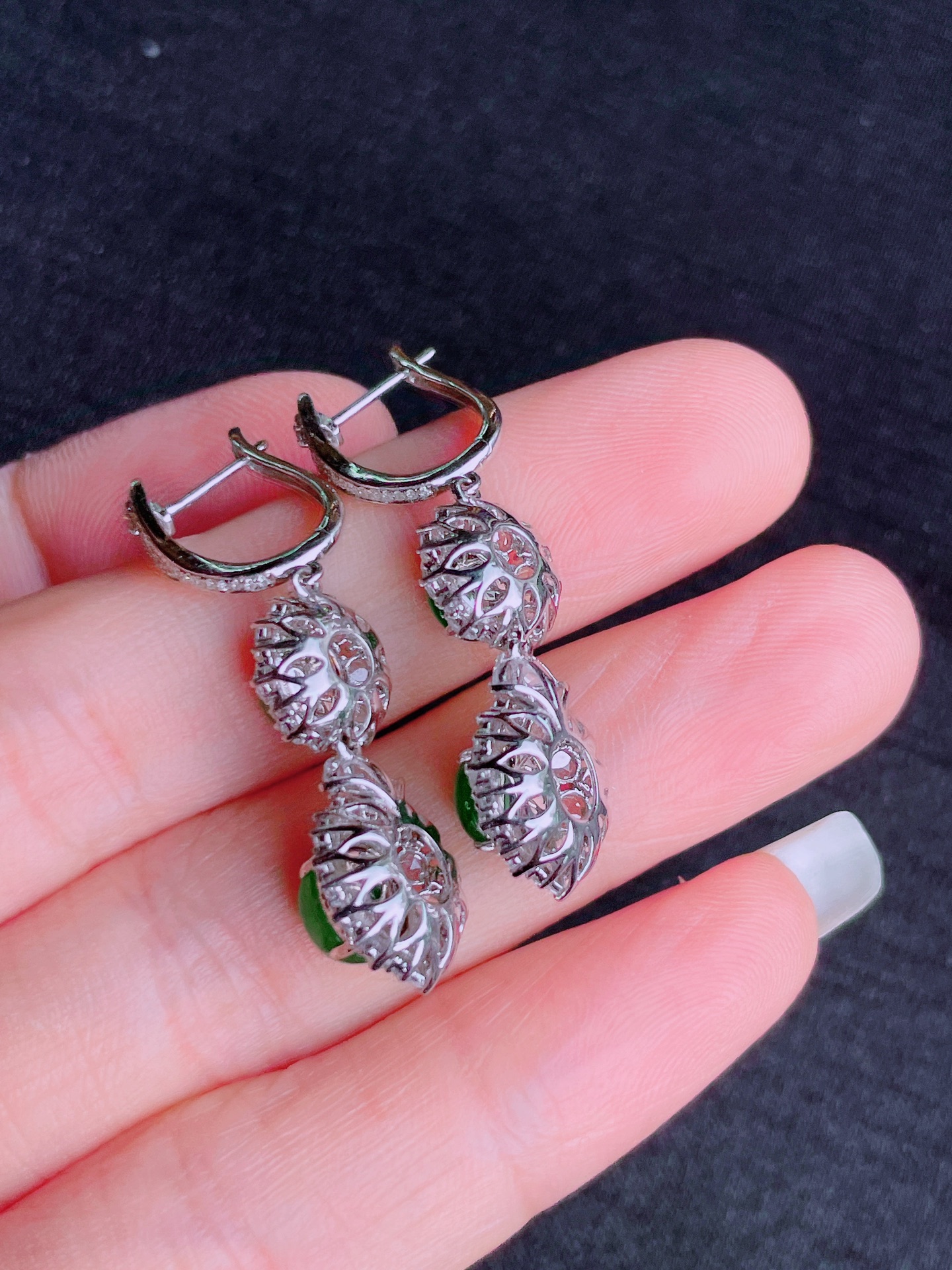 ️高冰绿蛋面耳坠 晶莹剔透，新颖时尚，无裂，6.5-6-4