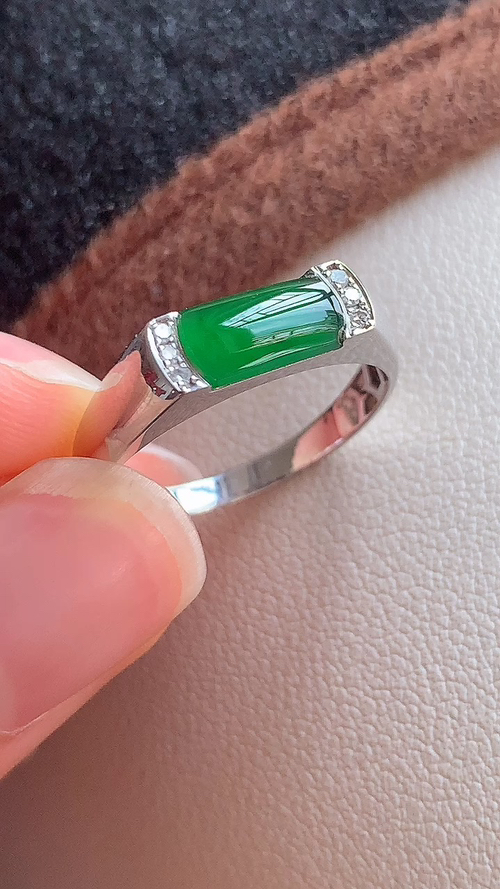 ️超值3300天然翡翠，冰阳绿马鞍戒，18k金裸石8-4.2-2.8圈口14 yl418