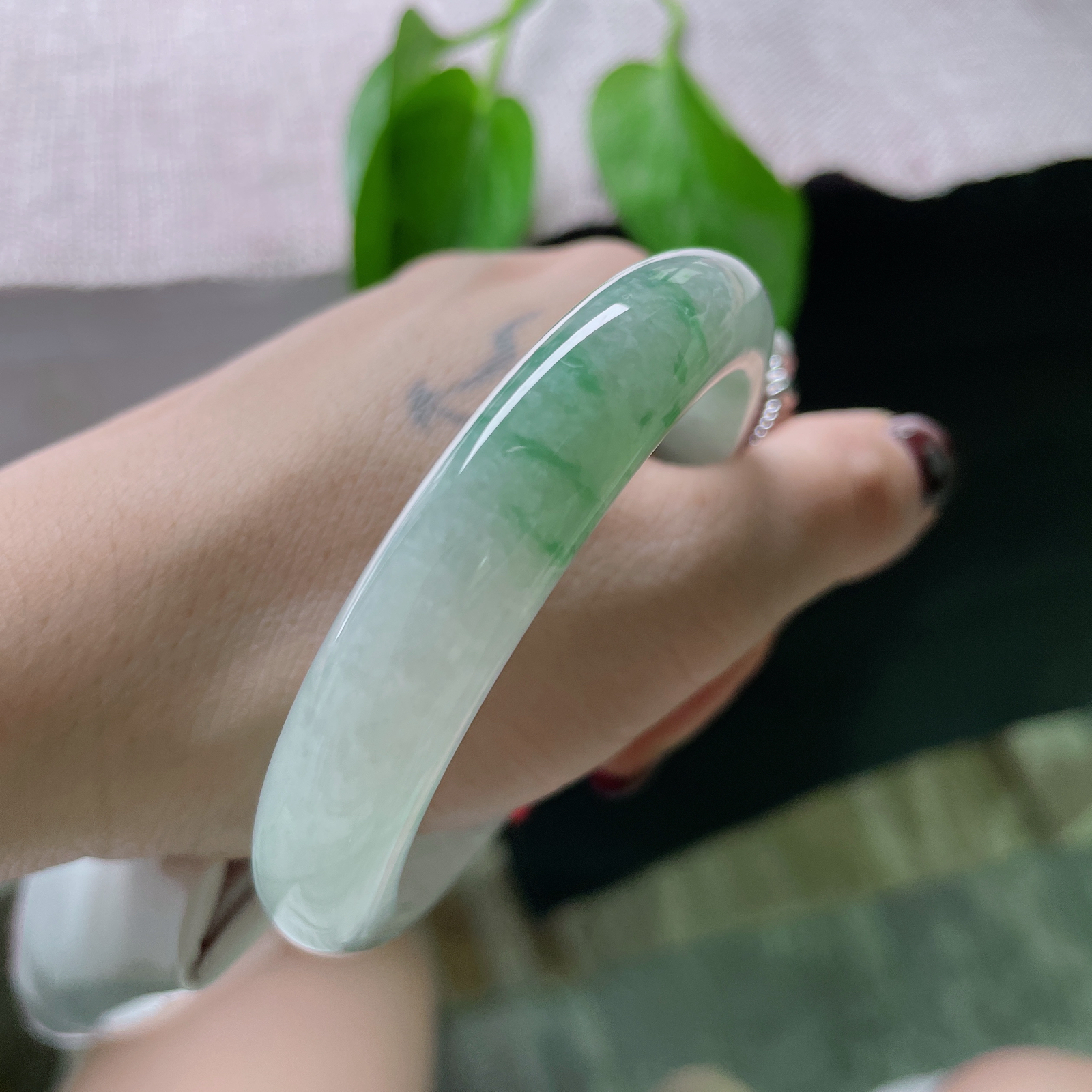 57/11.5/8.1，飘花正圈，水润，花色鲜活灵动，海草一般摇曳生姿..