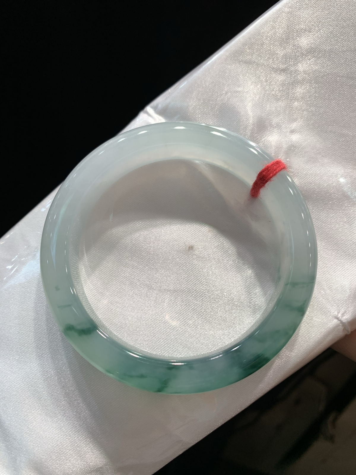 尺寸53.6/12.1/8.4，冰飘花手镯
水润细腻 清新甜美 冰透