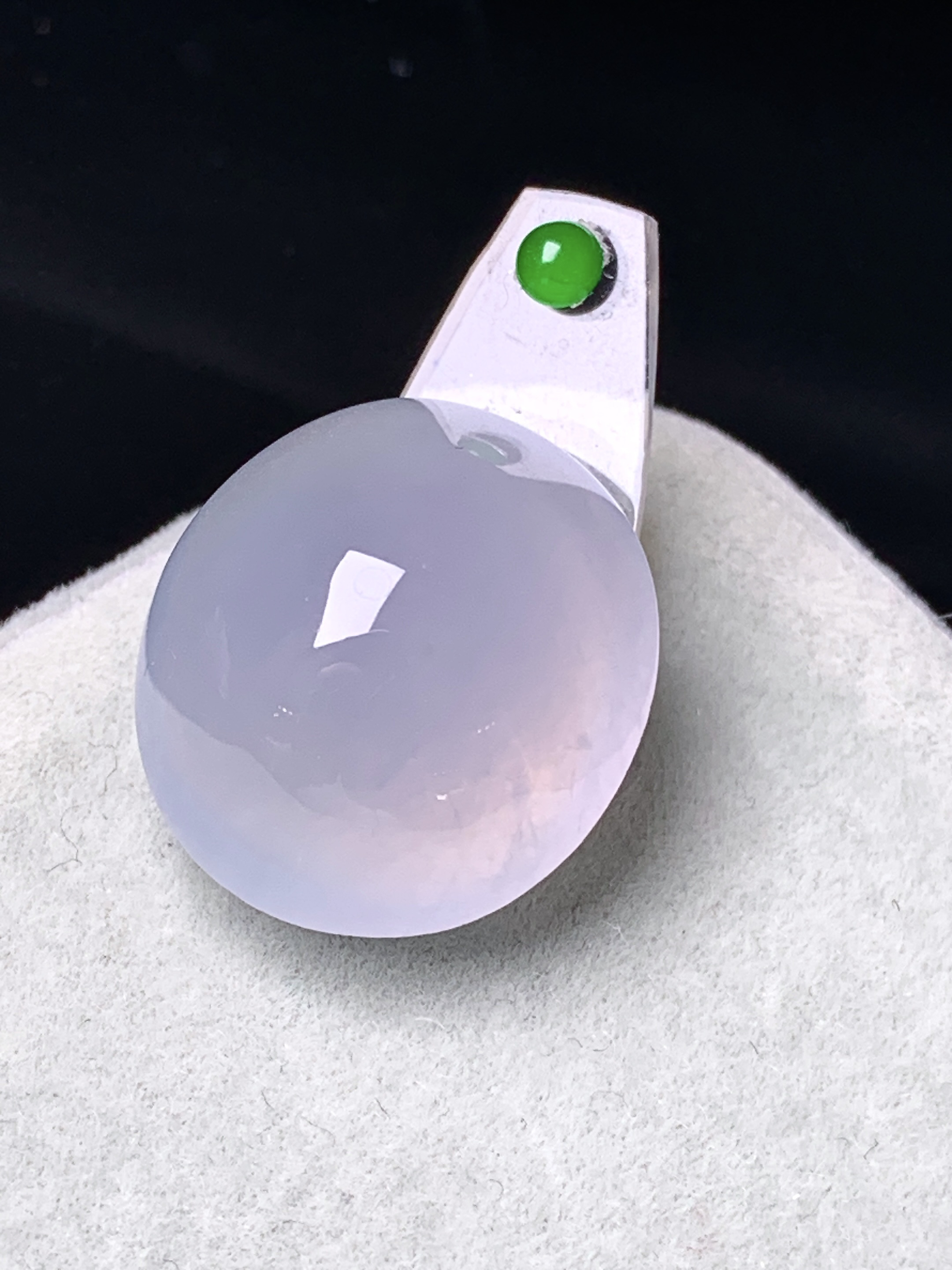 镶嵌款 冰种蛋面吊坠 玉质细腻 色泽艳丽清新 水润亮眼 整体尺寸19*17.2*11.5*2x