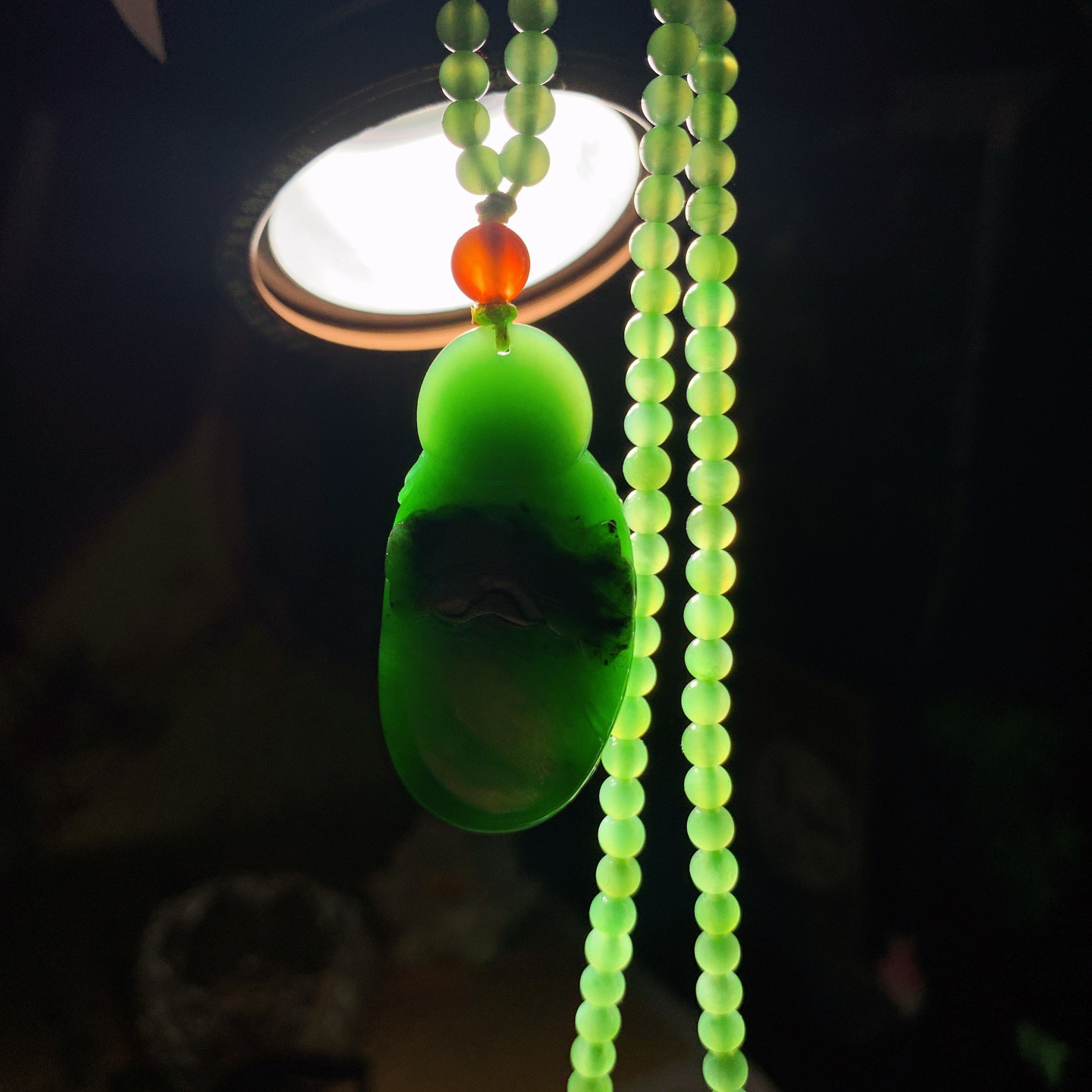 和田玉红皮料菠菜绿俄罗斯碧玉佛引福来挂件 尺寸44/21/13重31.5克，玉质细腻油润 底色纯净 脂粉好，品质好！lt260418