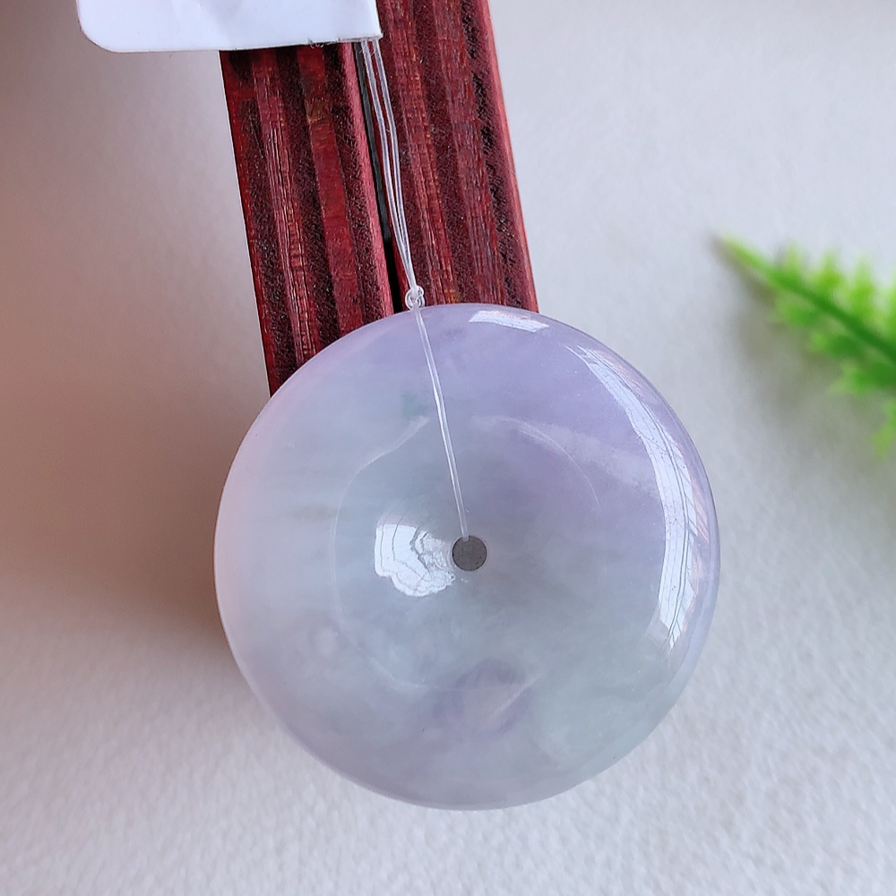 冰润紫罗兰平安扣吊坠，厚装饱满，冰润剔透，细腻水足，种质润泽，飘花灵动，佩戴优雅大气，W49.18   尺寸：24.6-5.5mm