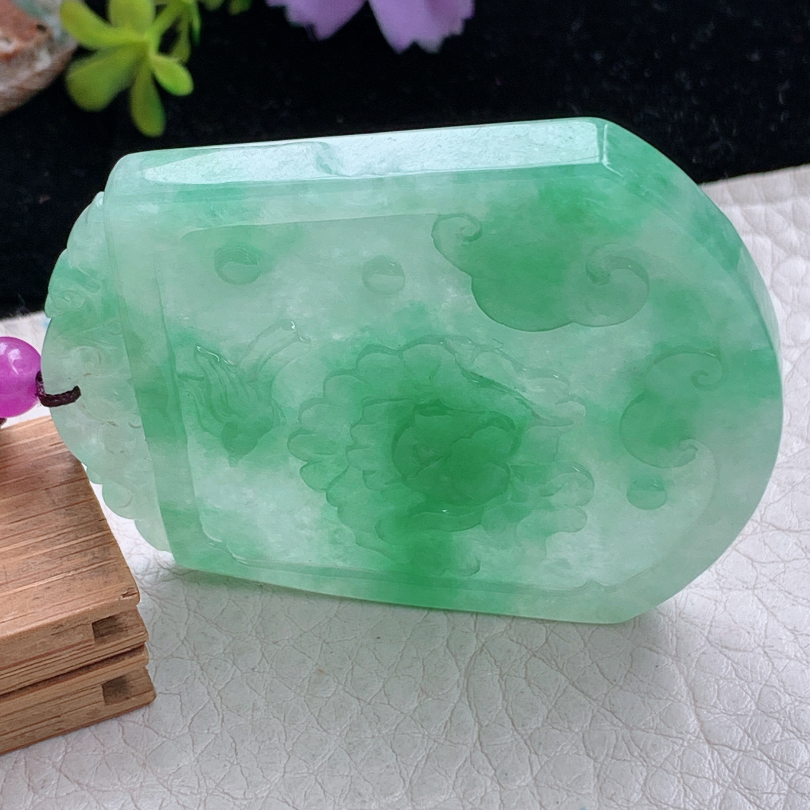 zz3实拍55*45.6*6天然缅甸翡翠双面精雕花开富贵吊坠浅绿国色天香毛衣坠