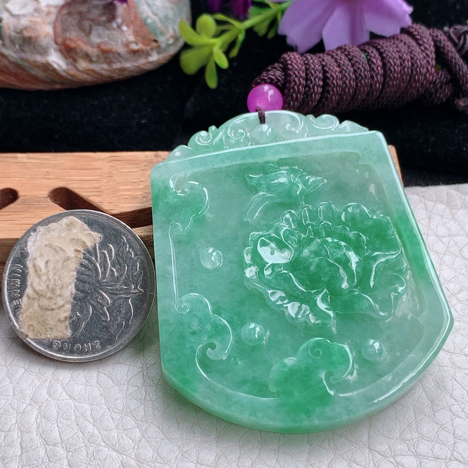 zz3实拍55*45.6*6天然缅甸翡翠双面精雕花开富贵吊坠浅绿国色天香毛衣坠