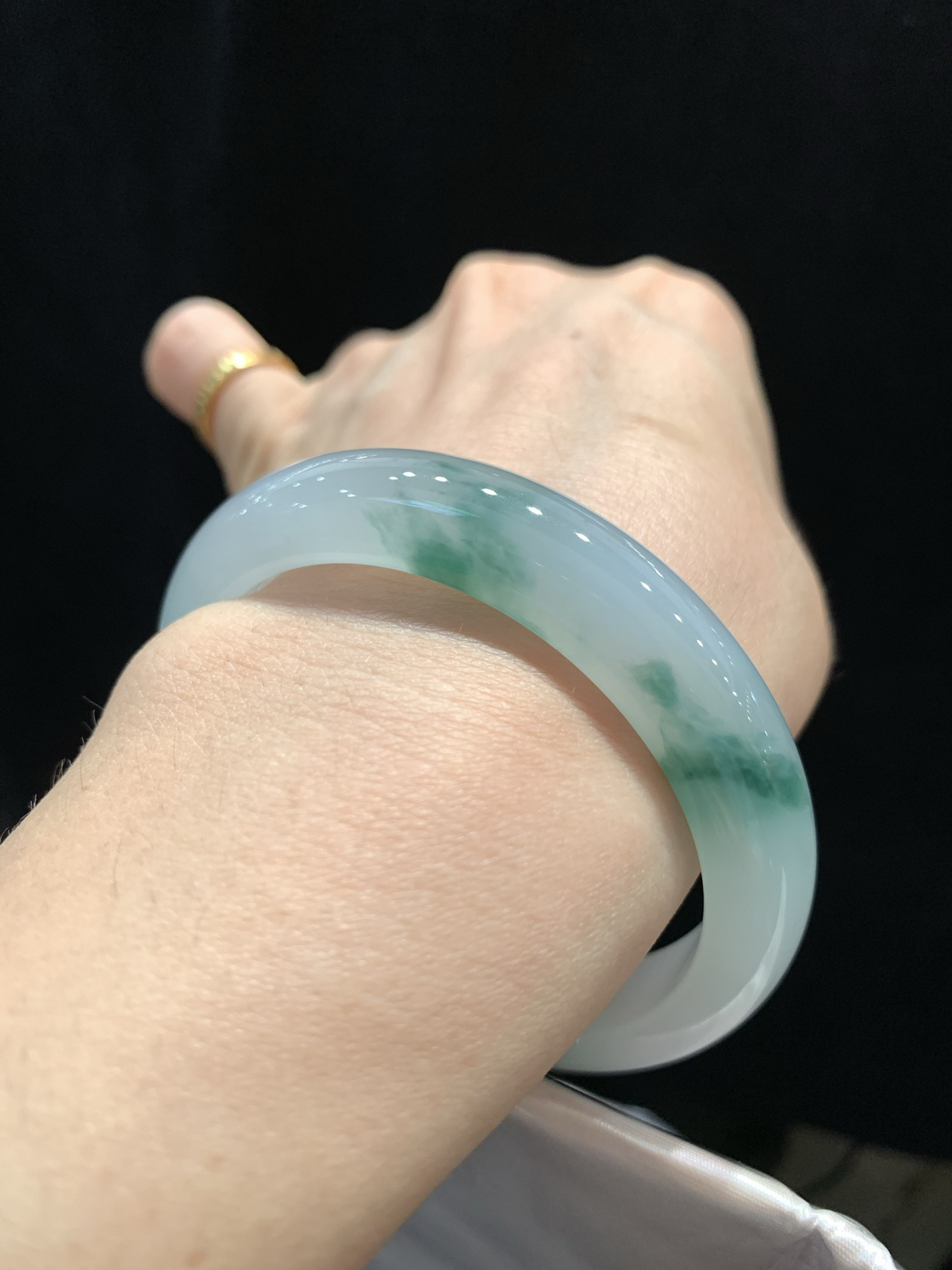 尺寸55.9/12.4/8.2，冰飘花手镯
水润细腻 清新甜美