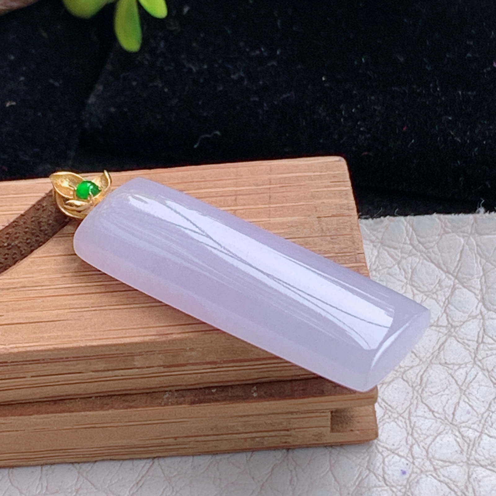 zz3实拍28.5*9.5*4天然缅甸翡翠淡紫无事牌小吊坠镶金扣女生玉坠