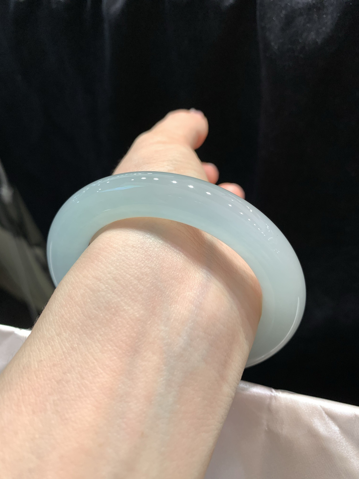 尺寸56.1/11.7，冰种圆条手镯
种好水足 清新甜美