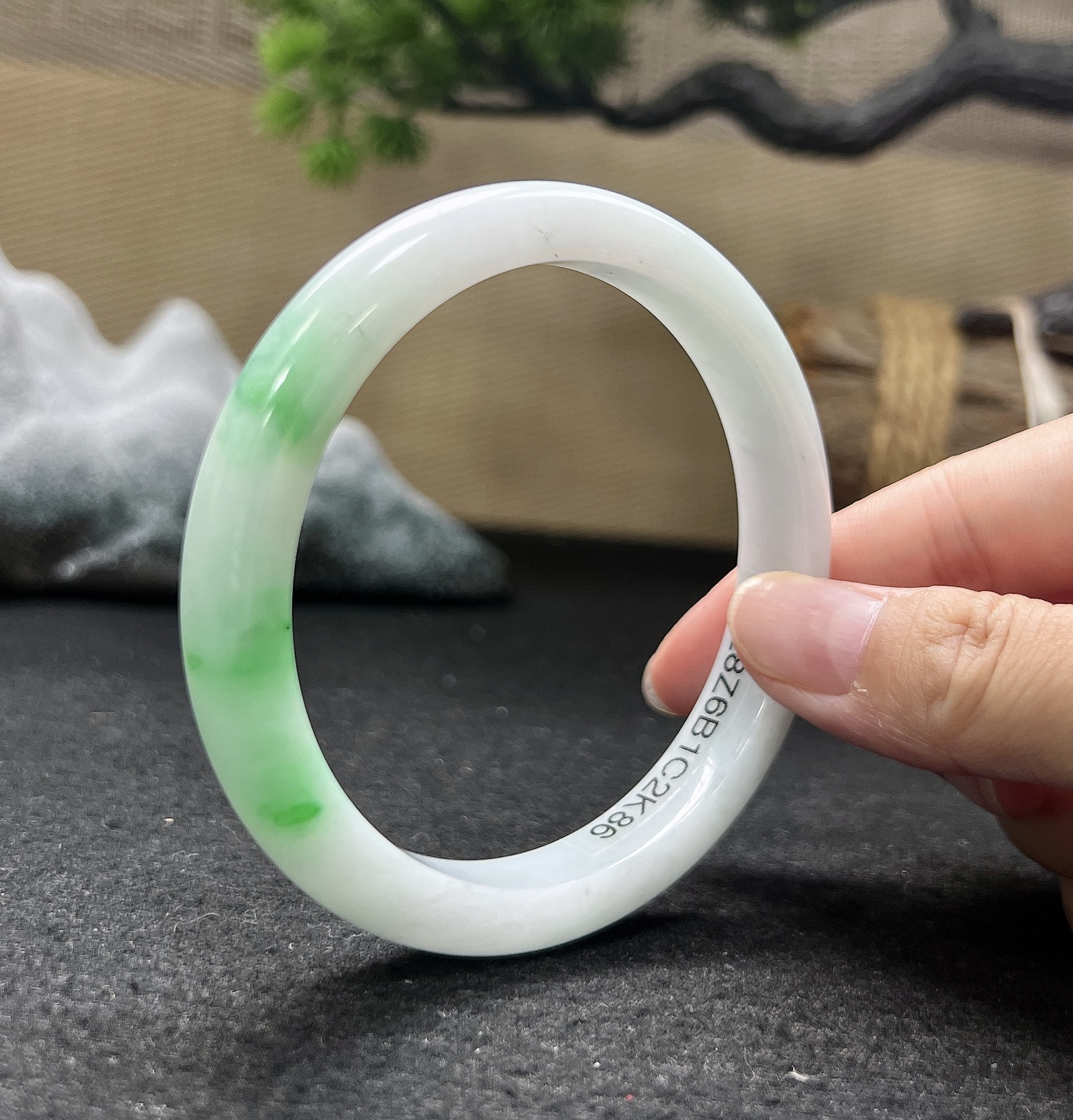 62圈口正圈飘绿手镯