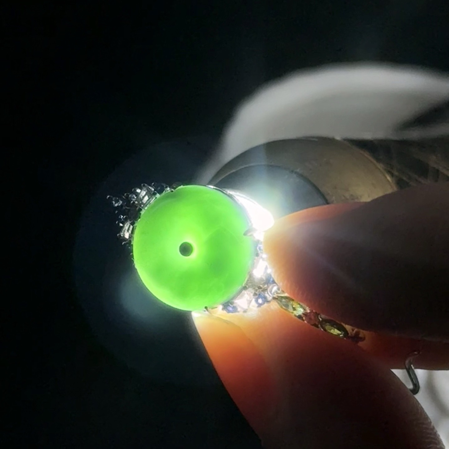 精品18k墨翠平安扣耳坠 种好色正 黑度极好 打灯通透 油性十足 尺寸12