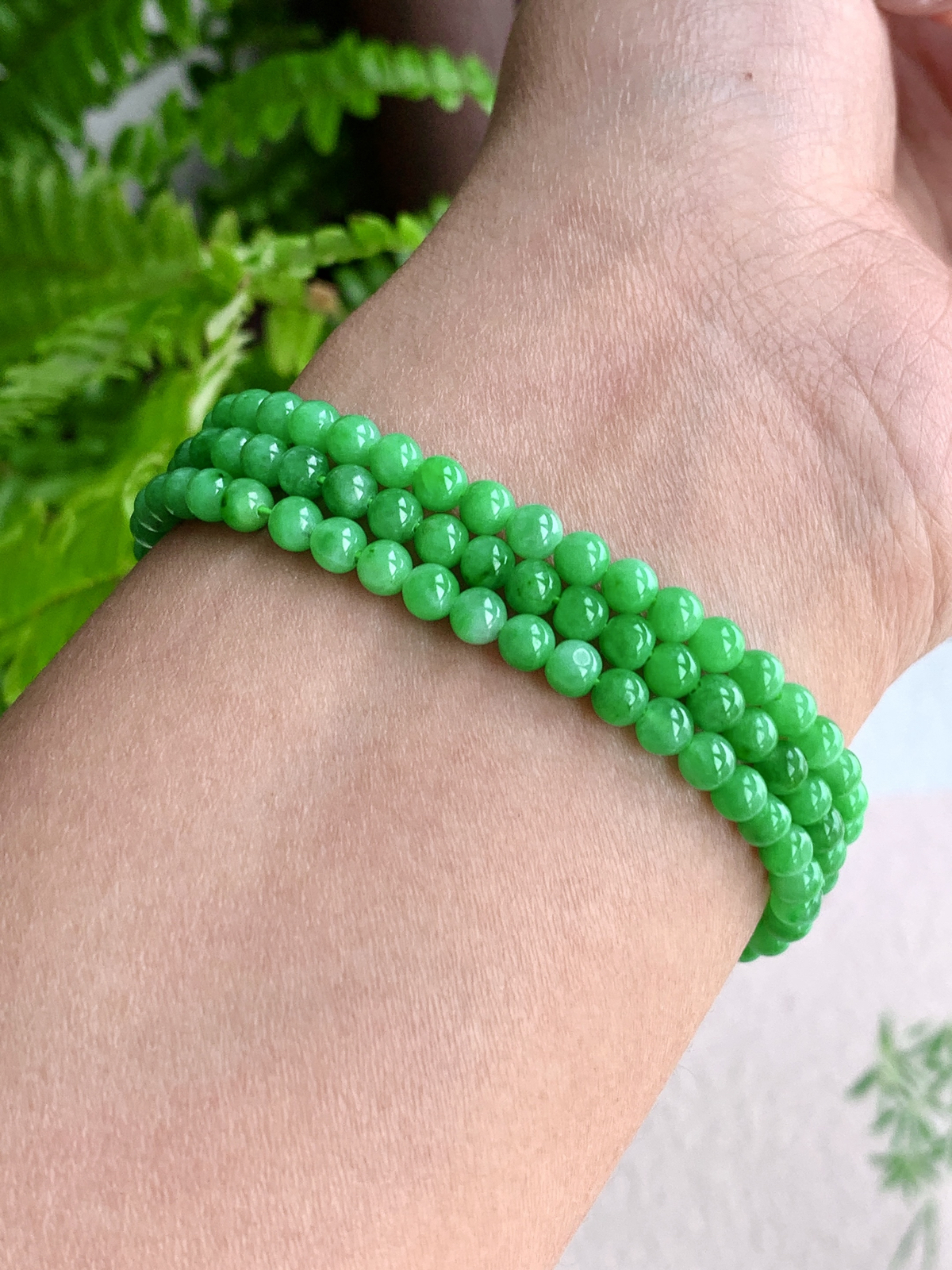 【珠子】冰阳绿珠链圆珠子珠链
【说明】缅料 性价比高  
【尺寸】4.1mm，28cm..