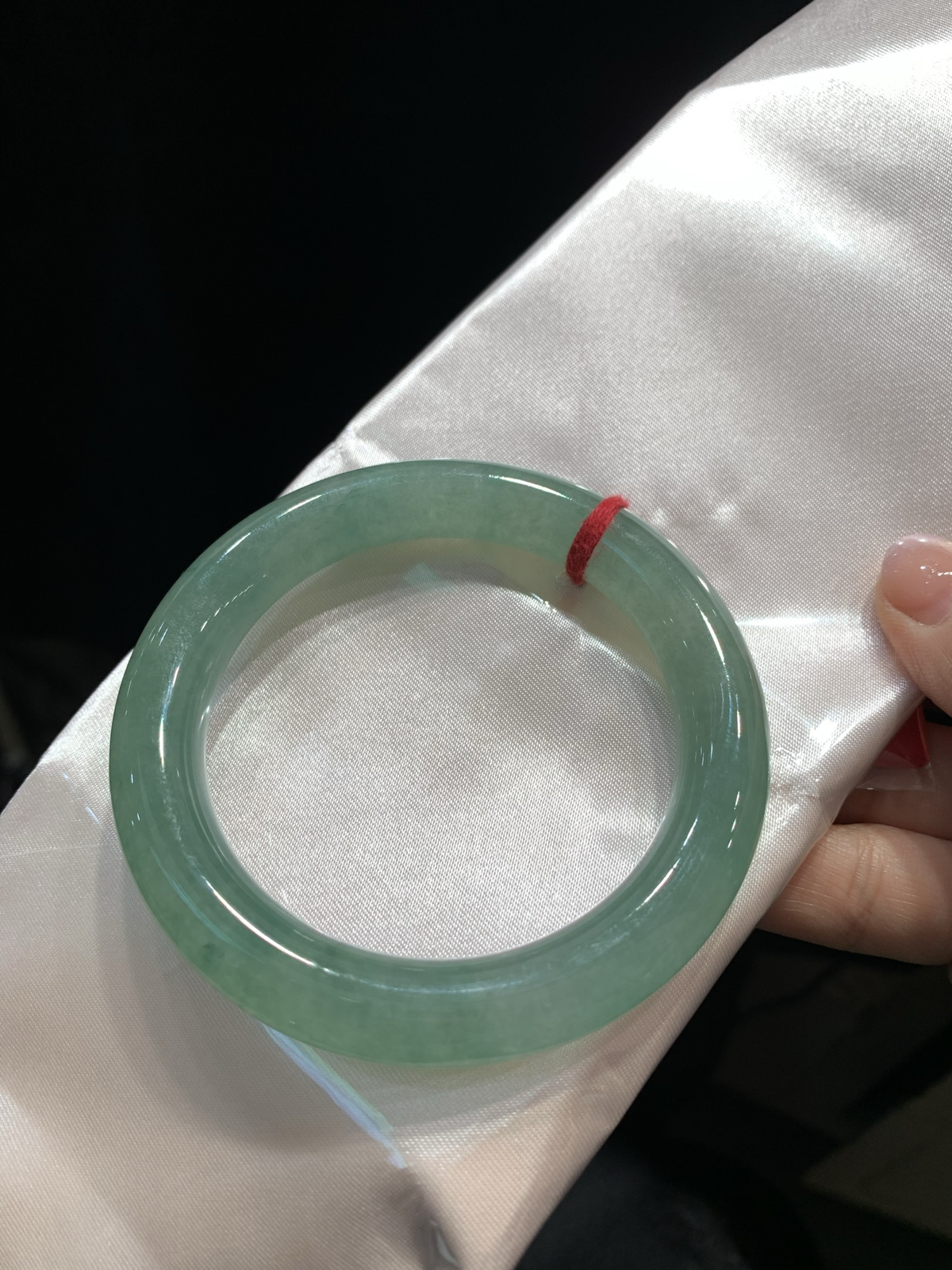 尺寸55.6/10.6/10.8，冰晴圆条手镯 
种好水足 清新甜美