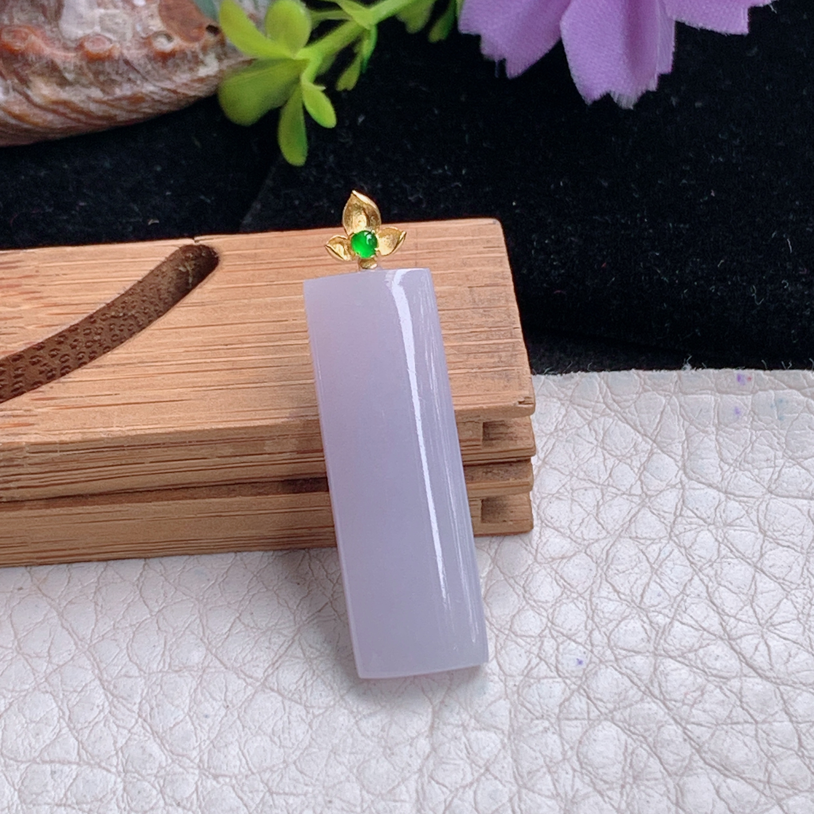 zz3实拍28.5*9.5*4天然缅甸翡翠淡紫无事牌小吊坠镶金扣女生玉坠