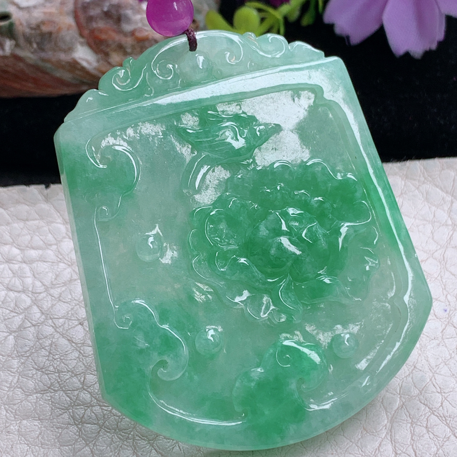 zz3实拍55*45.6*6天然缅甸翡翠双面精雕花开富贵吊坠浅绿国色天香毛衣坠