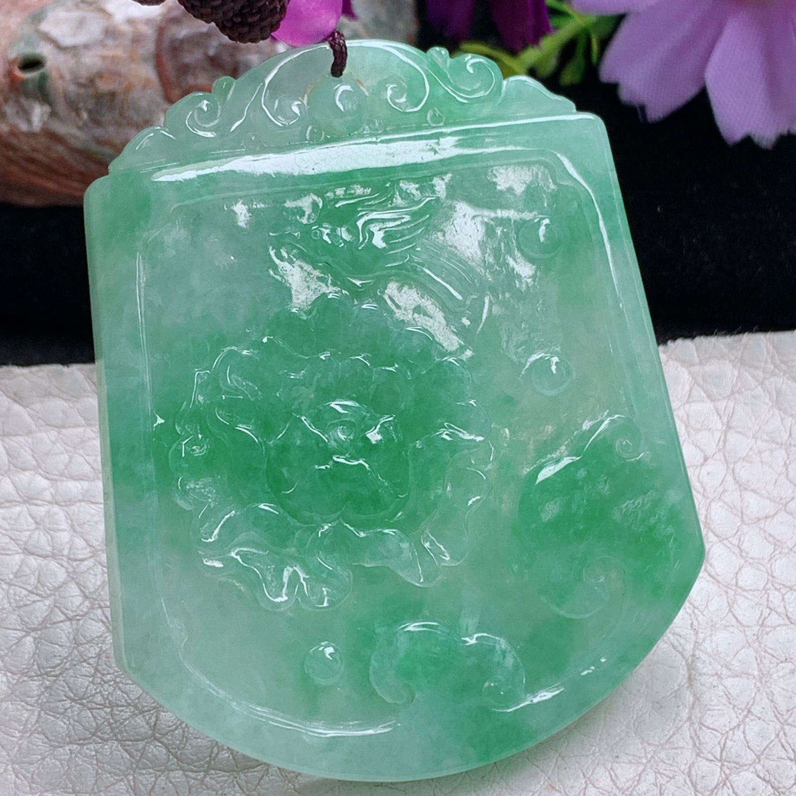 zz3实拍55*45.6*6天然缅甸翡翠双面精雕花开富贵吊坠浅绿国色天香毛衣坠