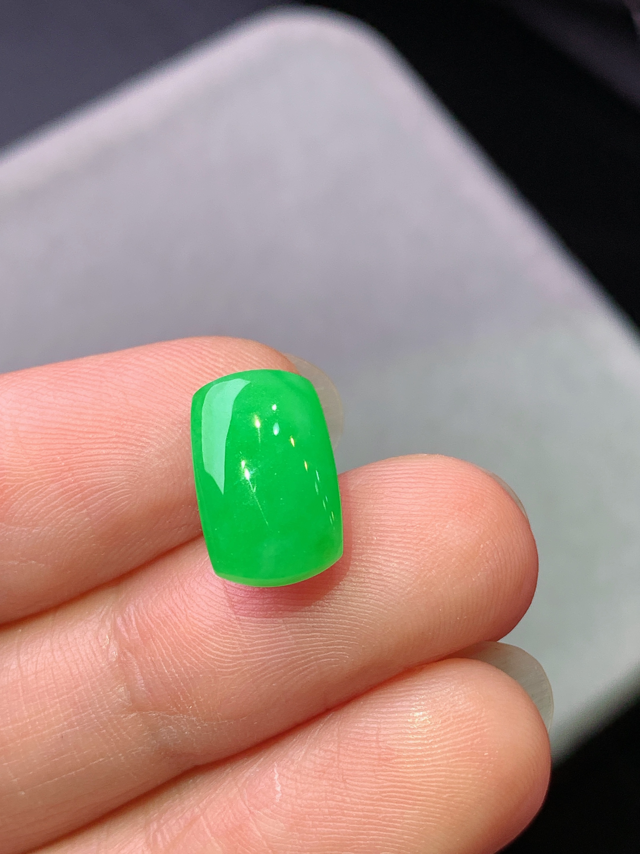 镶嵌款 阳绿无事牌 玉质细腻 色泽艳丽清新 水润亮眼 整体尺寸12.2* 7.8*2.8*2x