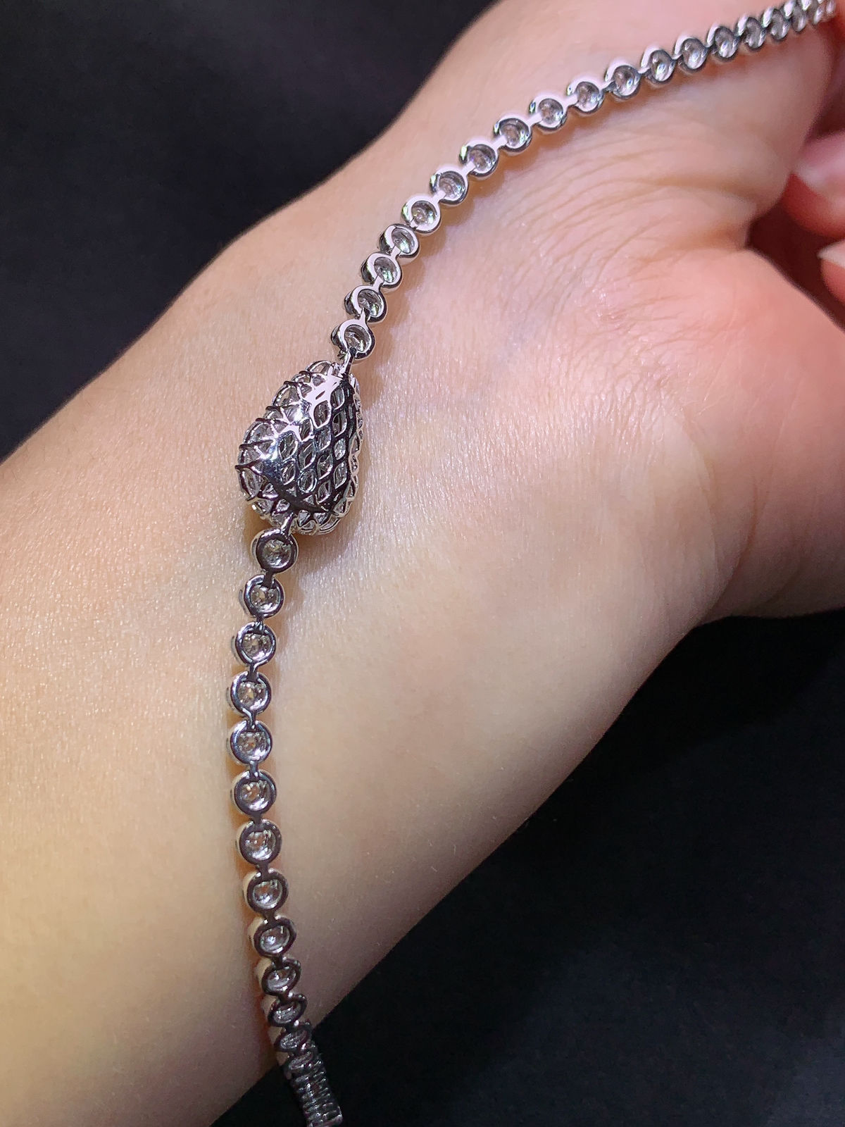 18 K金钻镶嵌冰种辣阳绿葫芦手链 重金大钻豪镶 颜色均匀 亮眼 尺寸11.5*7.2*3.3