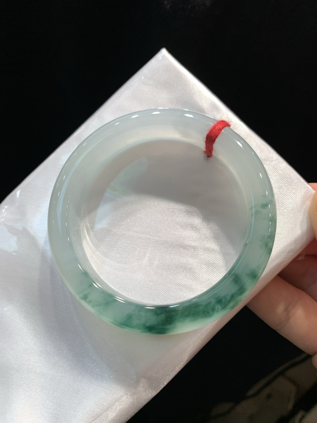 尺寸53.6/12.1/8.4，冰飘花手镯
水润细腻 清新甜美 冰透