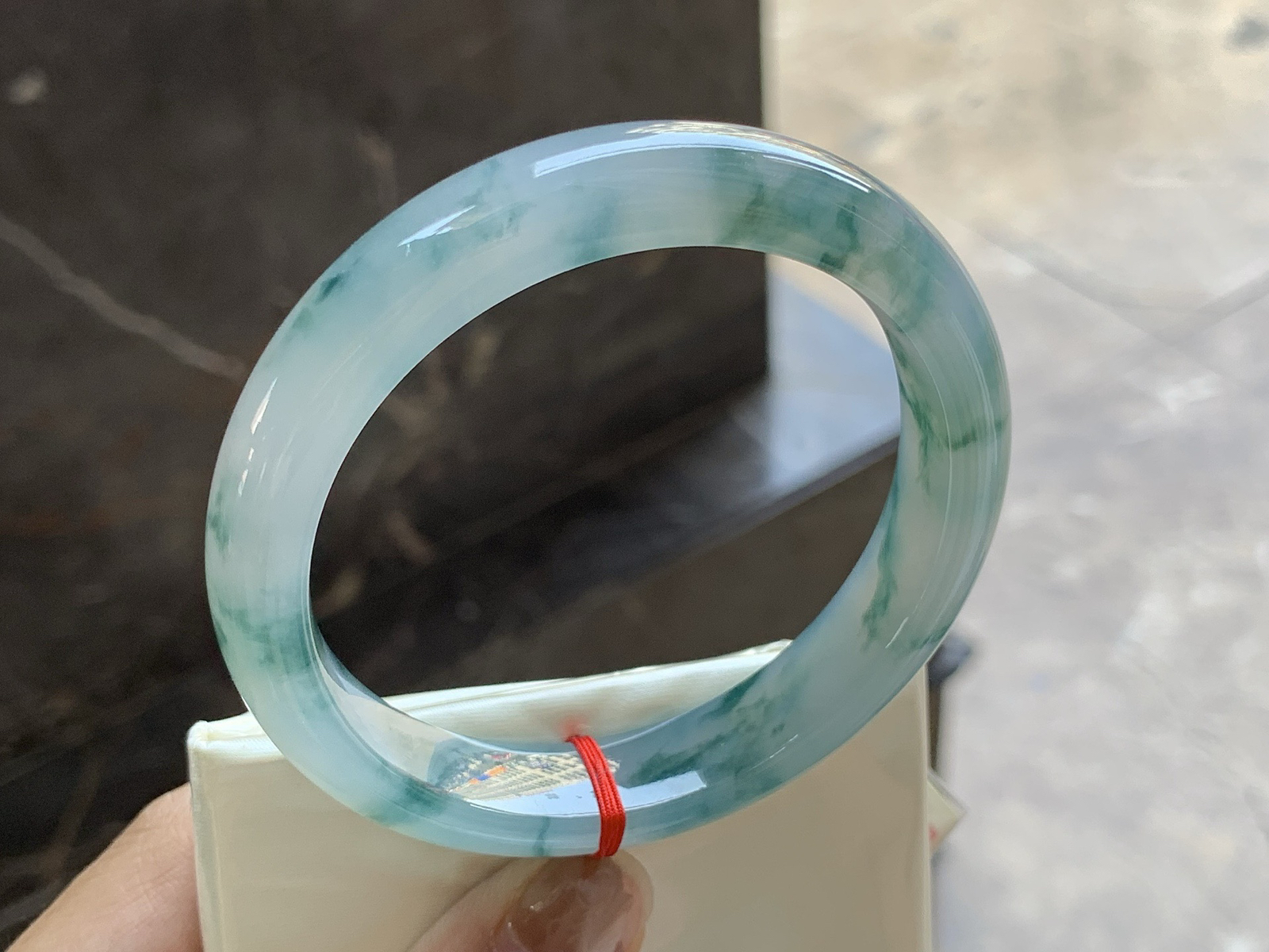 55.5-11.8-8.2

飘花手镯^_^满花细腻，实物更好看