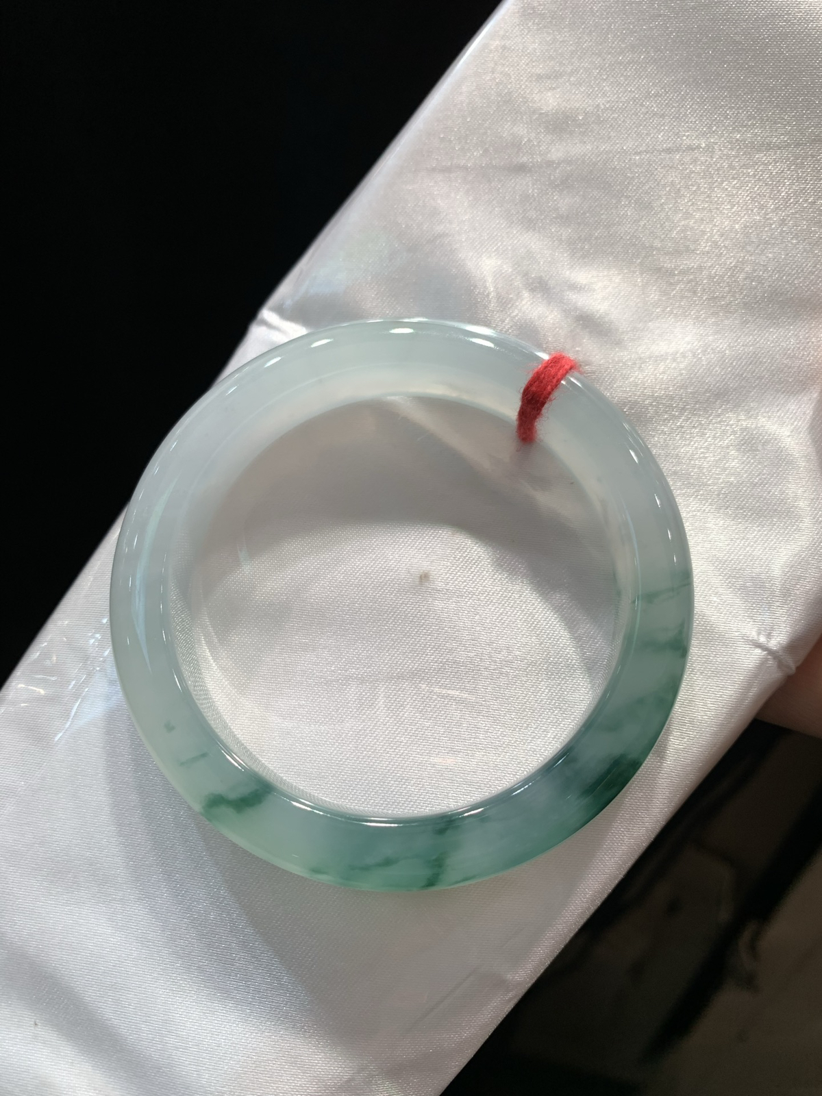 尺寸56.6/12.3/8.6，冰种飘花手镯
种老水足
TG-1244-3600