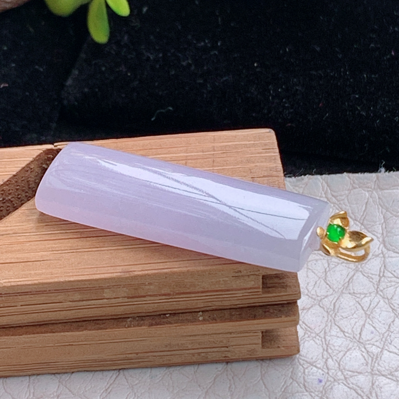 zz3实拍28.5*9.5*4天然缅甸翡翠淡紫无事牌小吊坠镶金扣女生玉坠
