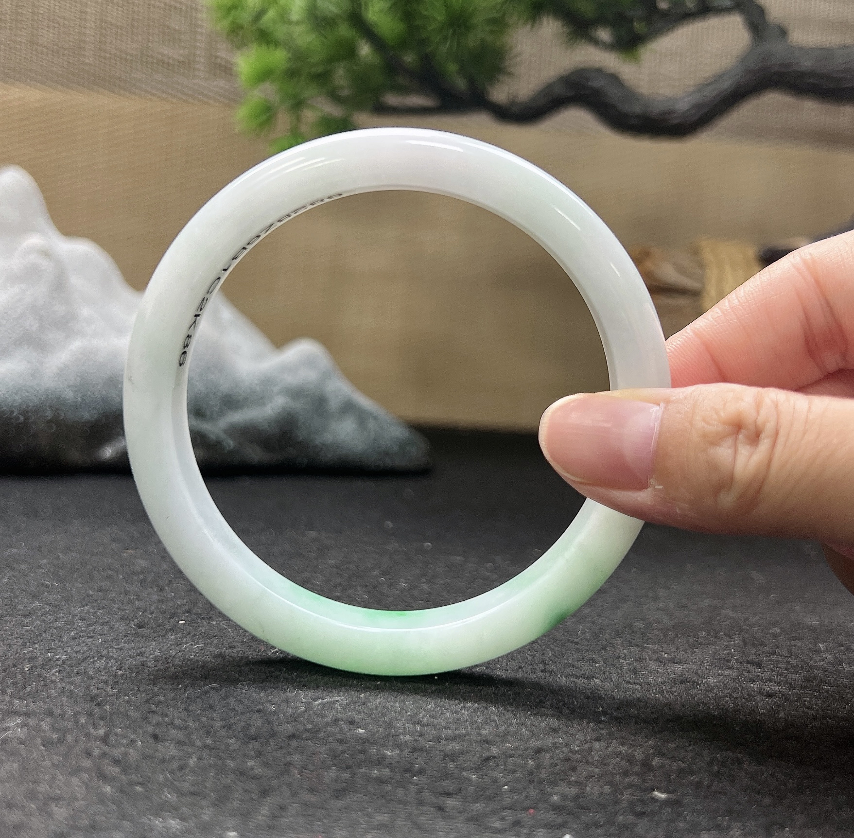 62圈口正圈飘绿手镯