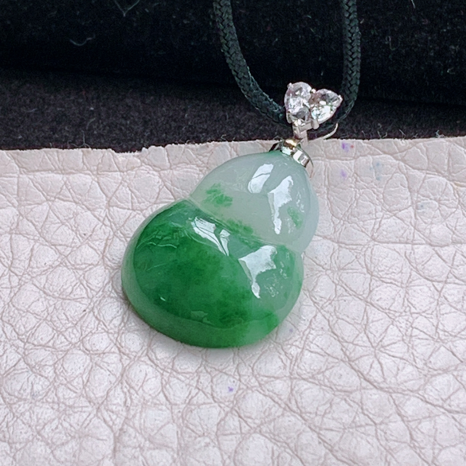 zz3实拍连金27.8*17*5天然缅甸翡翠飘绿花葫芦吊坠镶金扣精美福禄锁骨坠