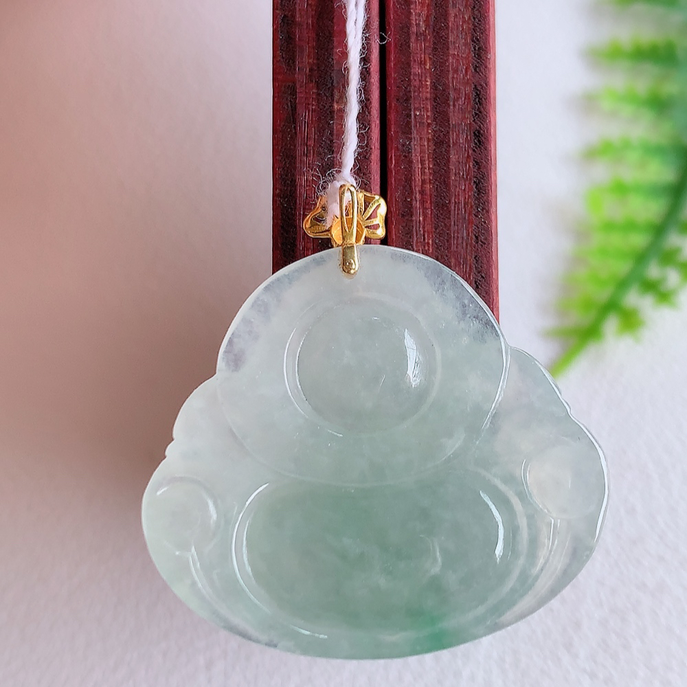 18k金扣冰润飘花佛公挂件 玉质细腻  精雕弥勒佛，笑佛福耳垂肩，面相喜庆，开怀大笑，憨态可掬。惟妙惟肖，寓意福禄双全，吉祥美满，笑口常开 W415.18  尺寸：24-27-6mm