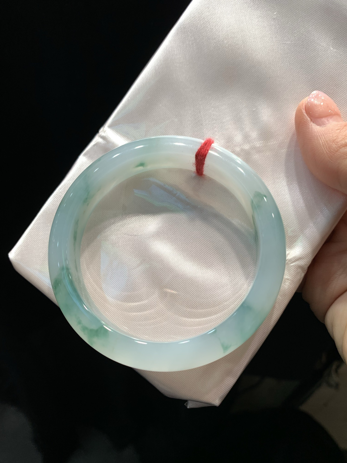 尺寸55.9/12.4/8.2，冰飘花手镯
水润细腻 清新甜美