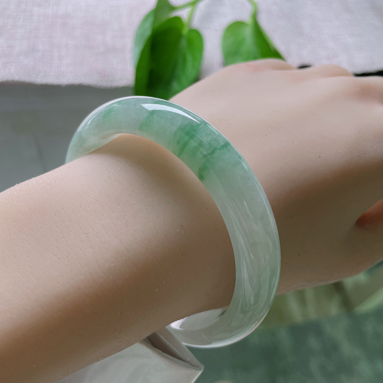 57/11.5/8.1，飘花正圈，水润，花色鲜活灵动，海草一般摇曳生姿..