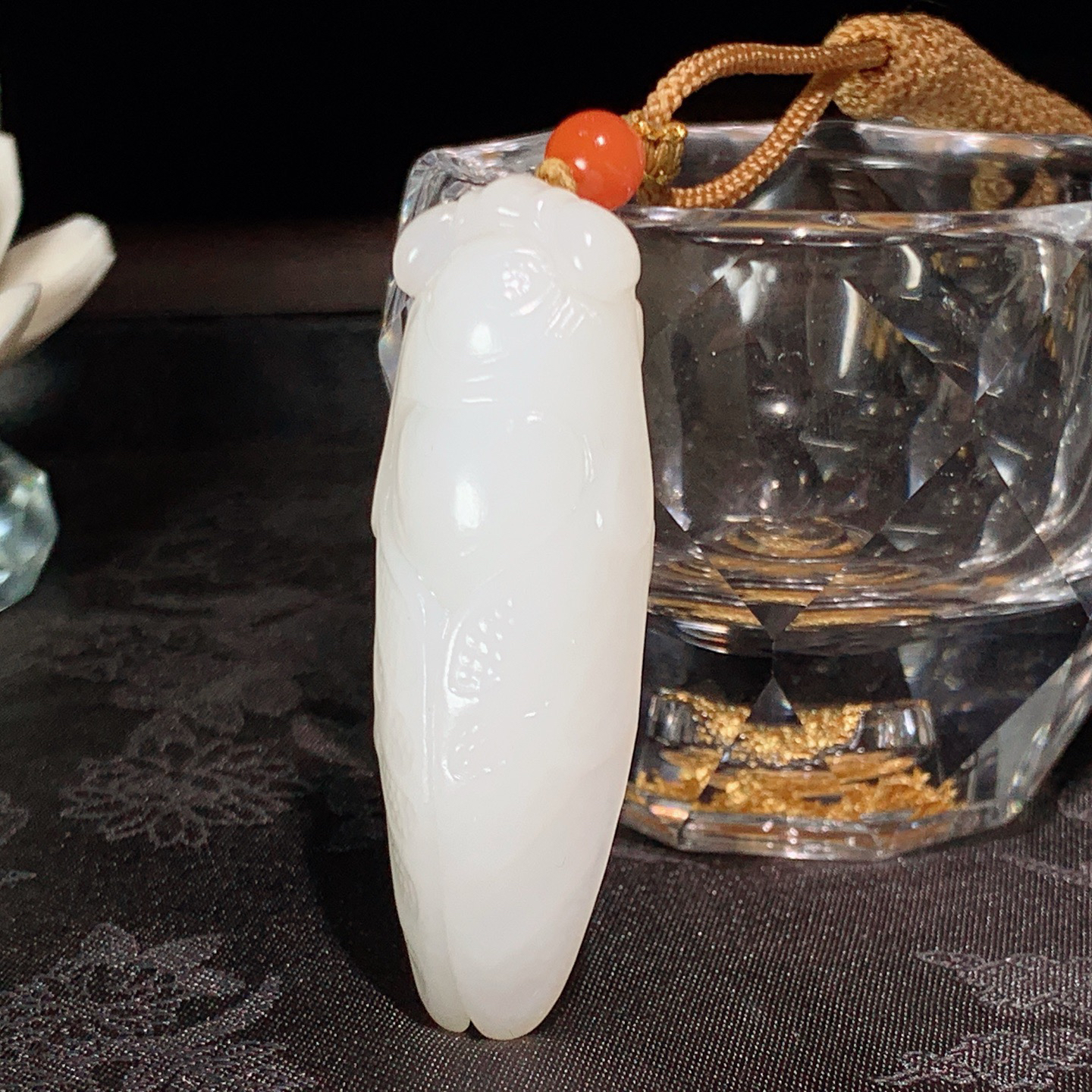 和田玉白玉一鸣惊人挂件。尺寸55/20/11重20克，玉质细腻油润 脂粉好，品质好！lt260418